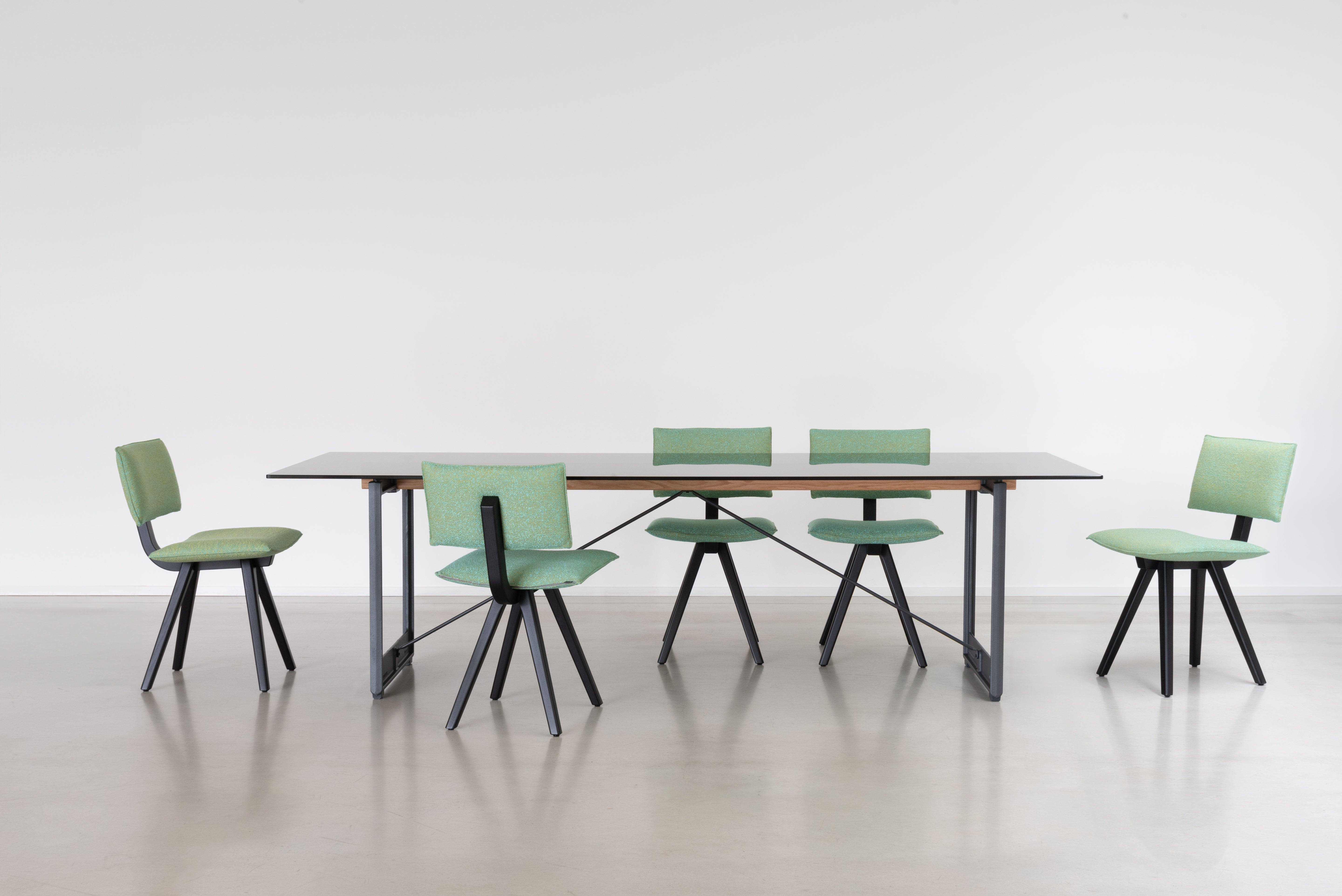 BRUT table with turquoise base