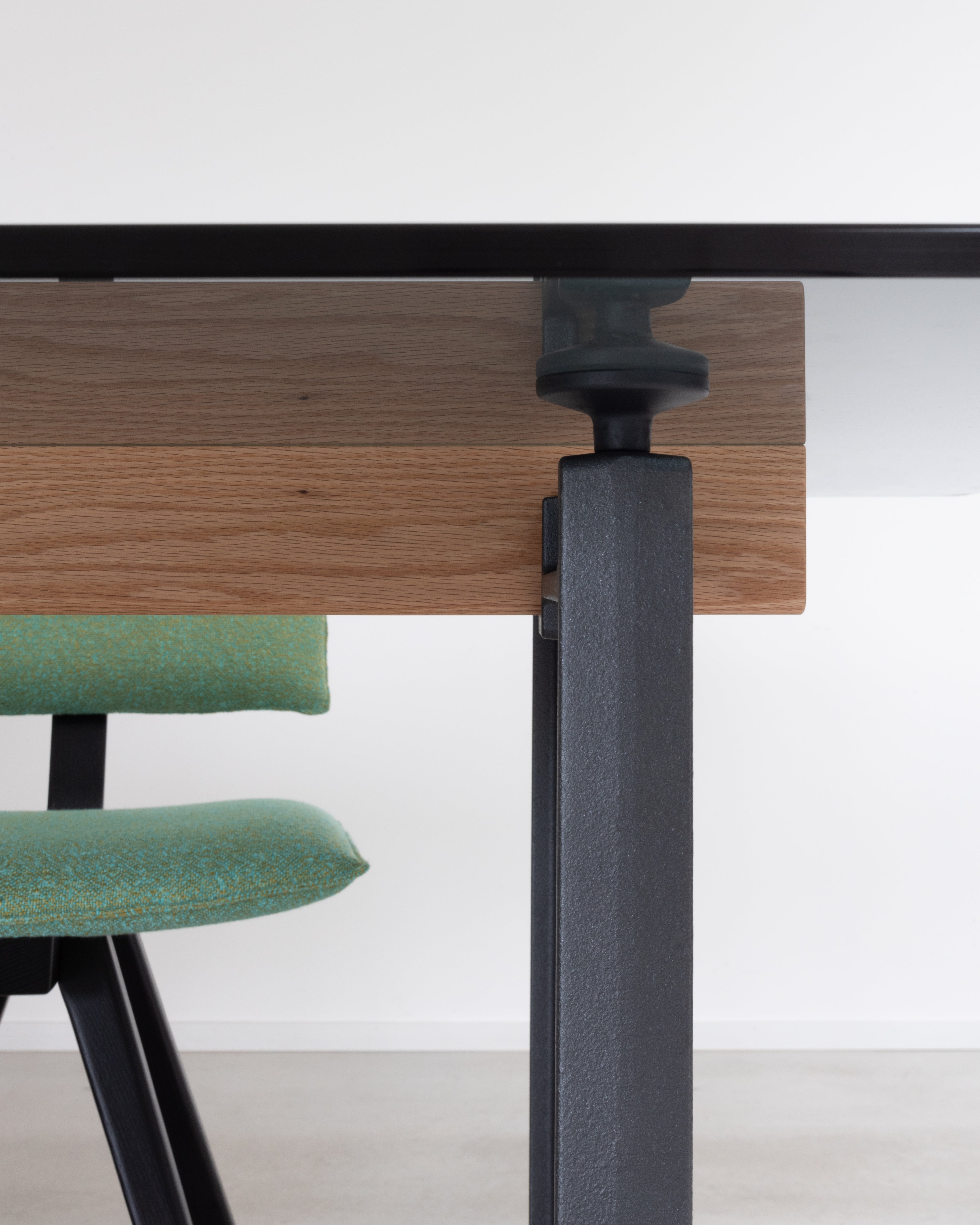 BRUT table with turquoise base