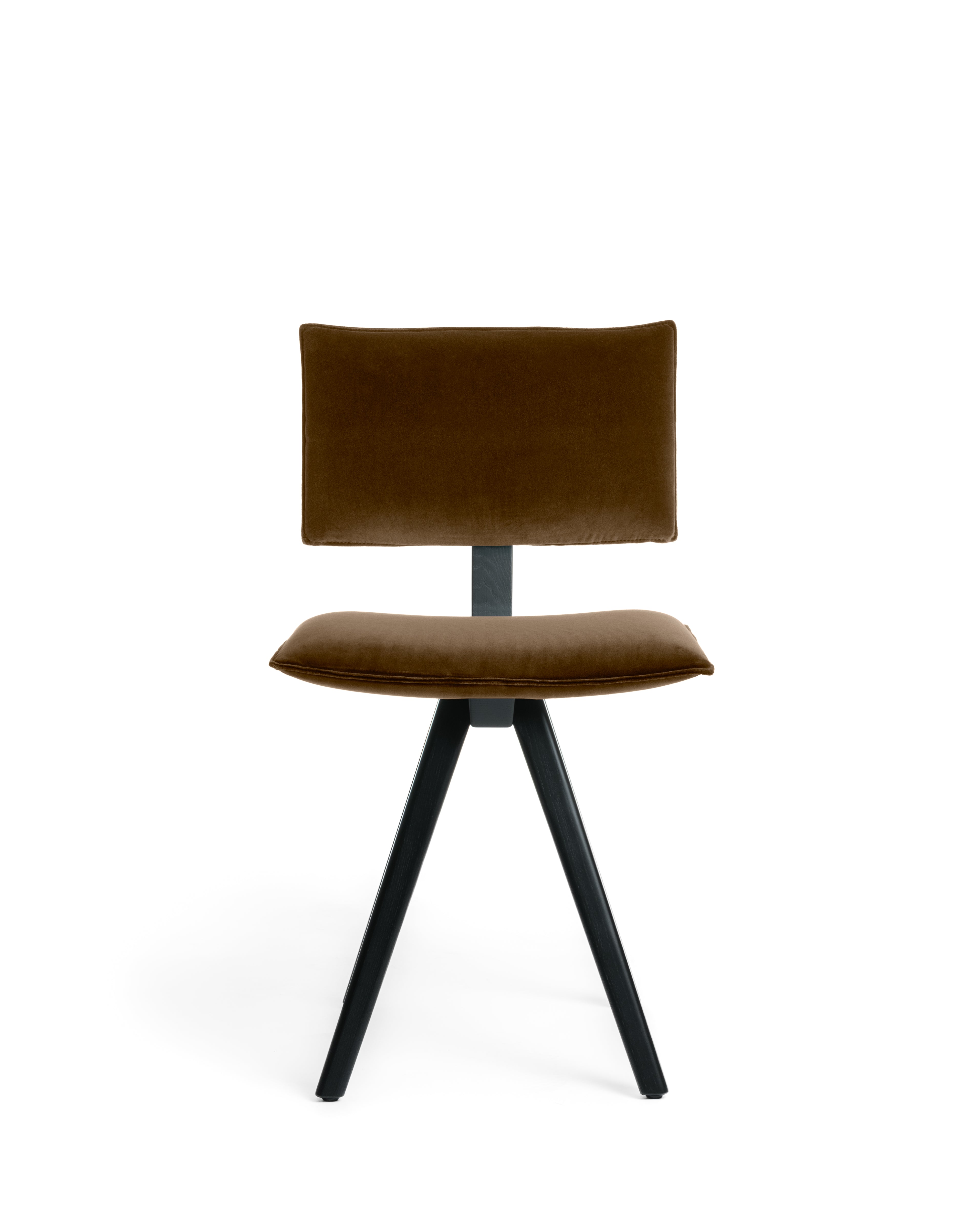 Gestoffeerde TRAVE stoel met zwarte essen basis