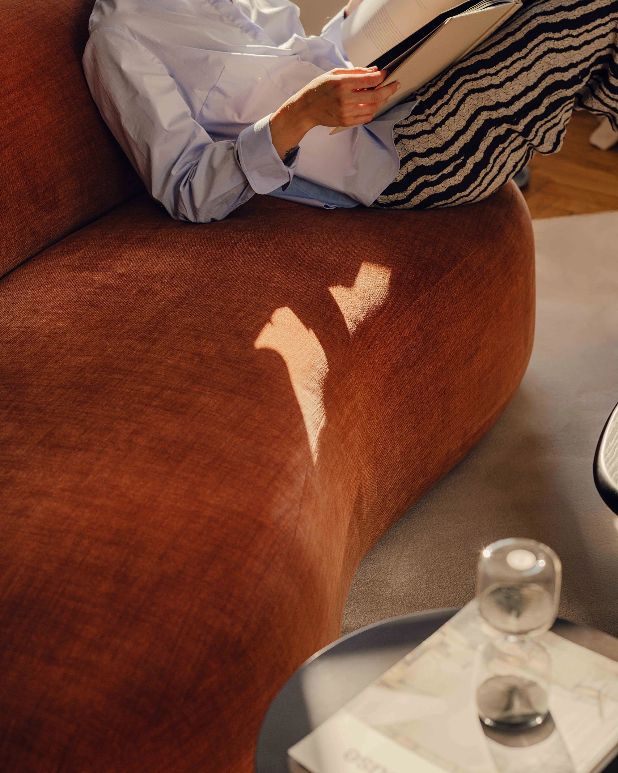 Sofa 3-zits AURA in lichtolijfkleurig chenille