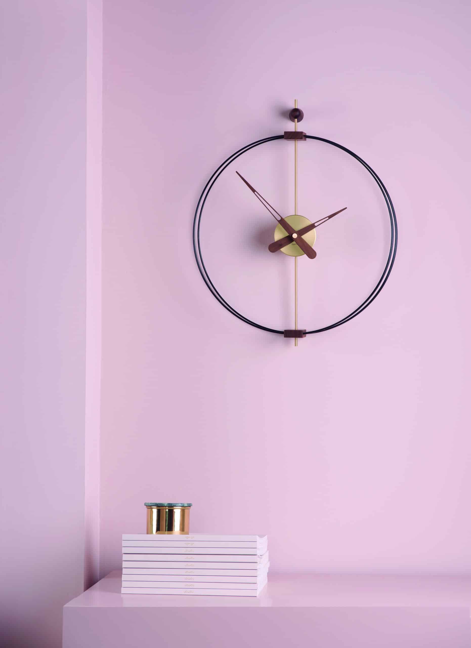 Wanduhr MICRO BARCELONA Nussbaum mit Schwarz und Messing