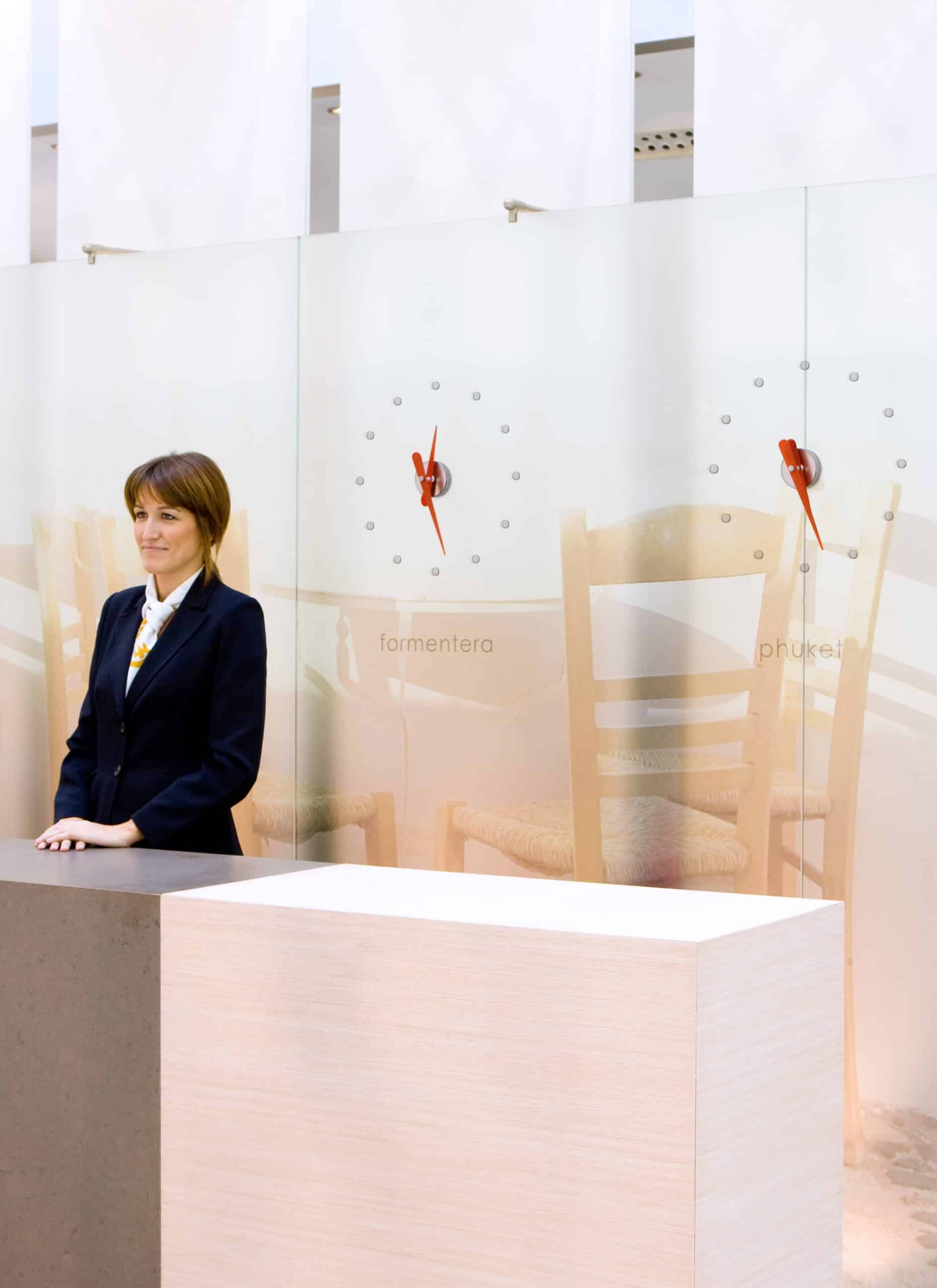 MINI RODON wandklok chroom met witte afwerking