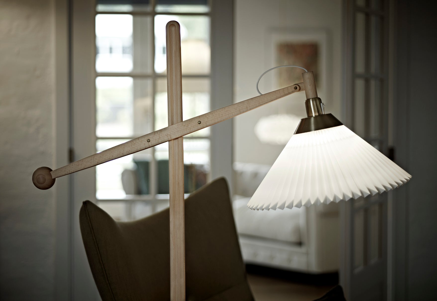 Floor lamp MODEL 325 white with light oak base