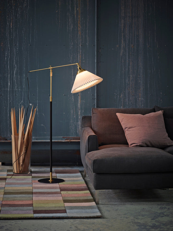 Vloerlamp MODEL 349 wit met zwart-gouden voet