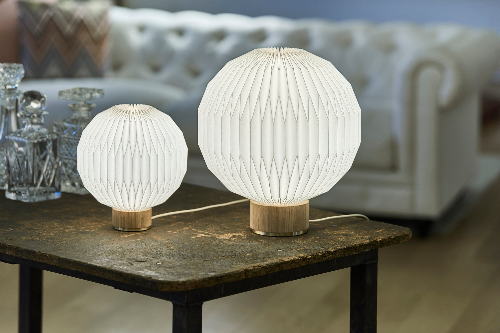 Tafellamp MODEL 375 wit met lichte eiken basis