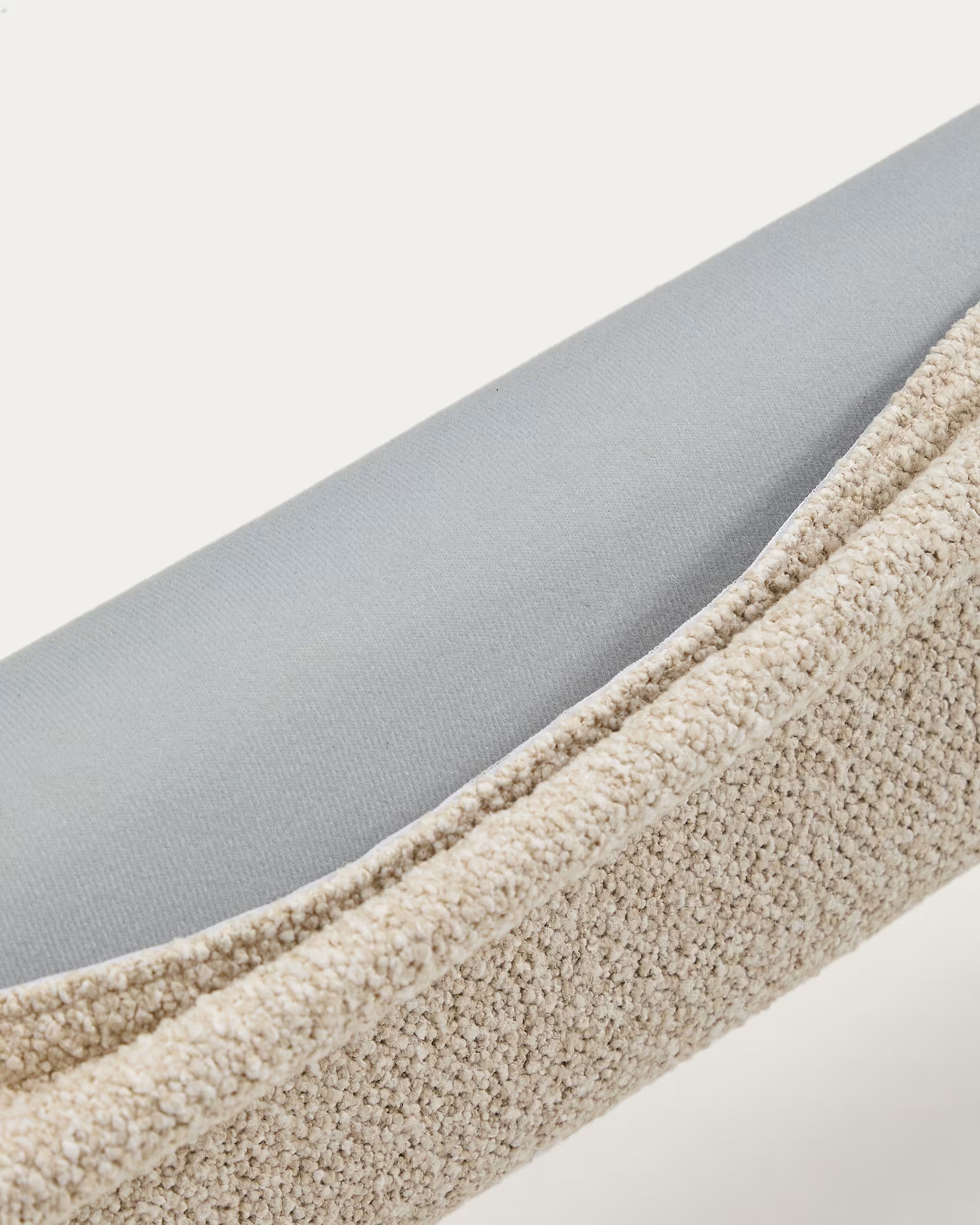 Bett ODINA ecru mit dunkelbraunem Eschenfuß