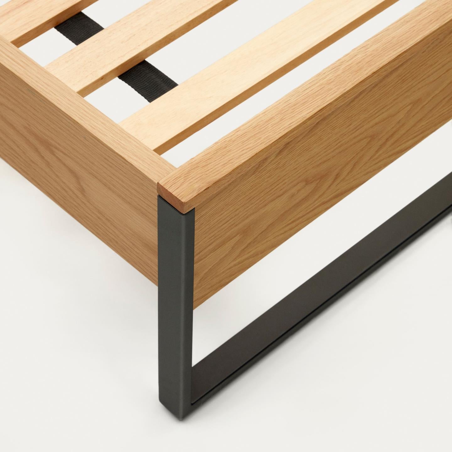 Łóżko TAIANA fornir dębowy La Forma Eye on Design