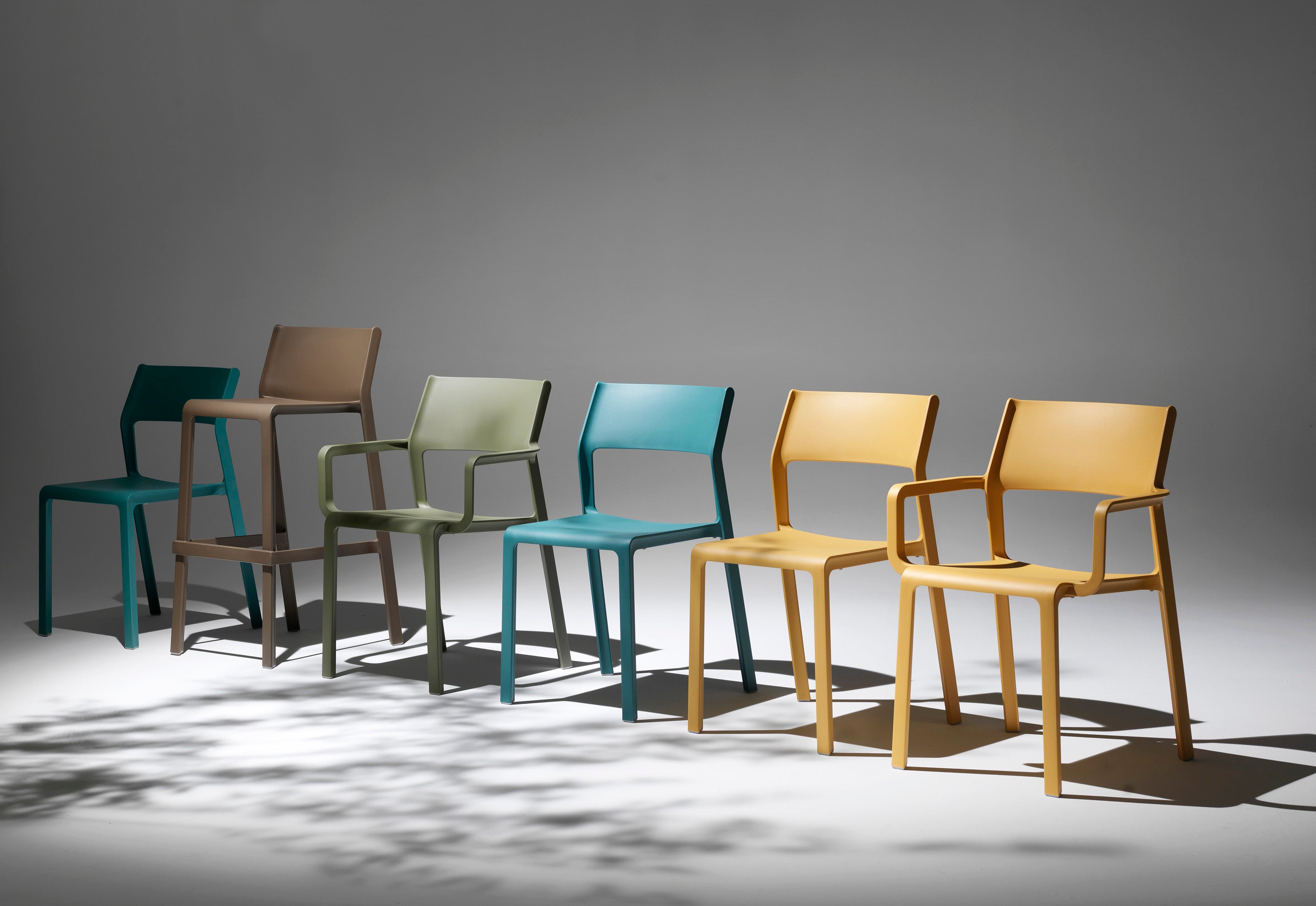 TRILL Brown Outdoor Chair with Armrests