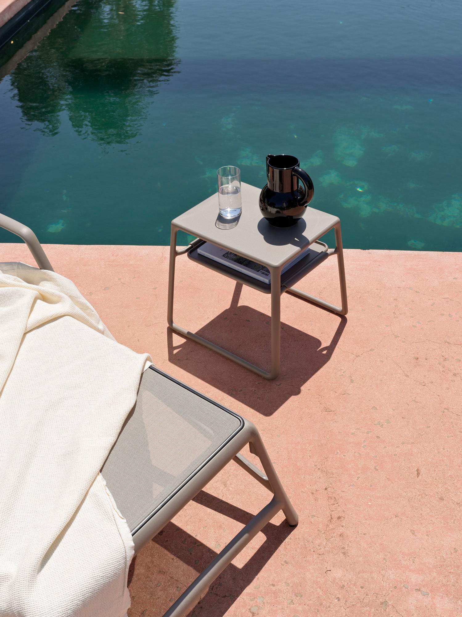 Buiten zijtafel POP taupe