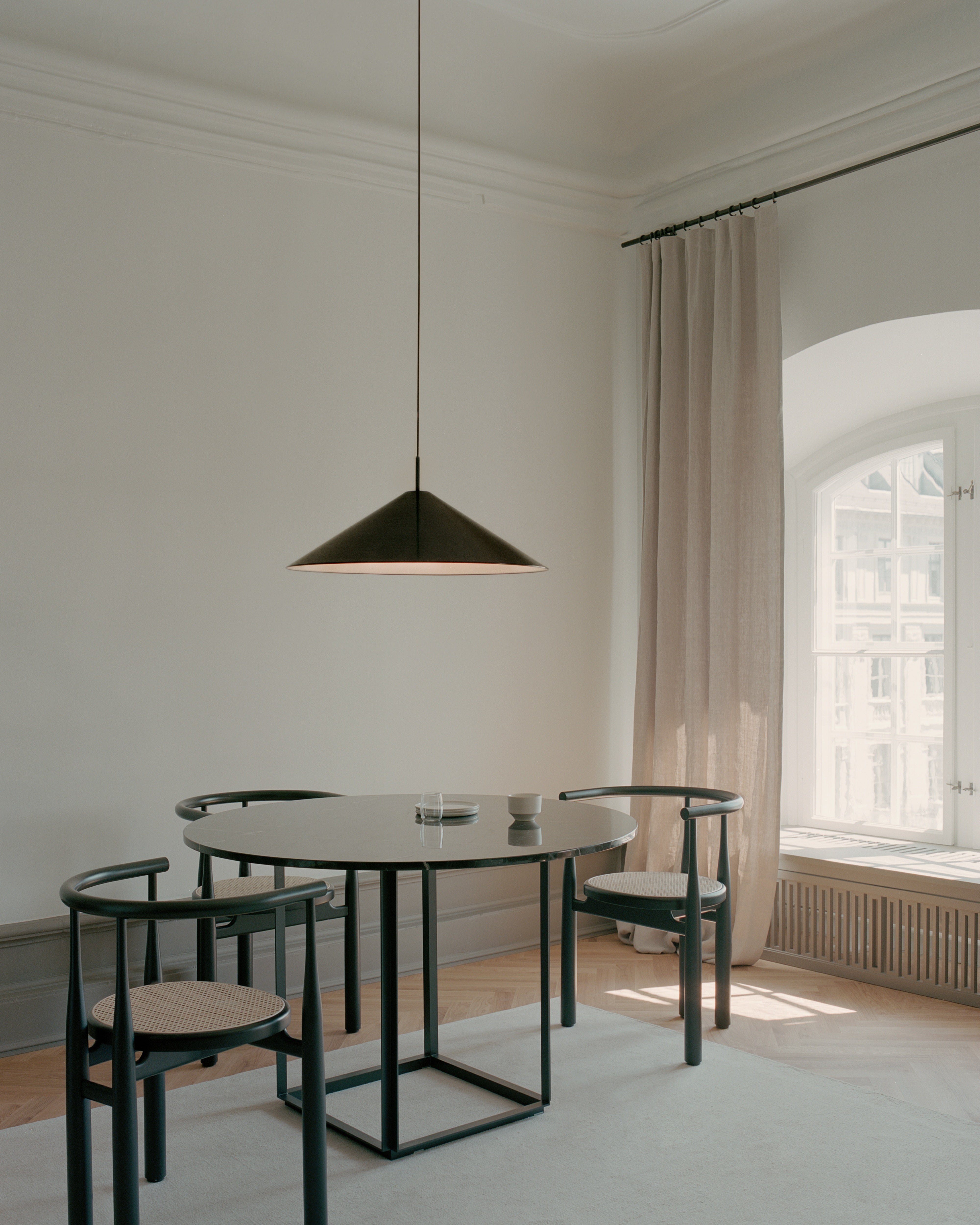 Schwarze Brolly Hanging Lampe