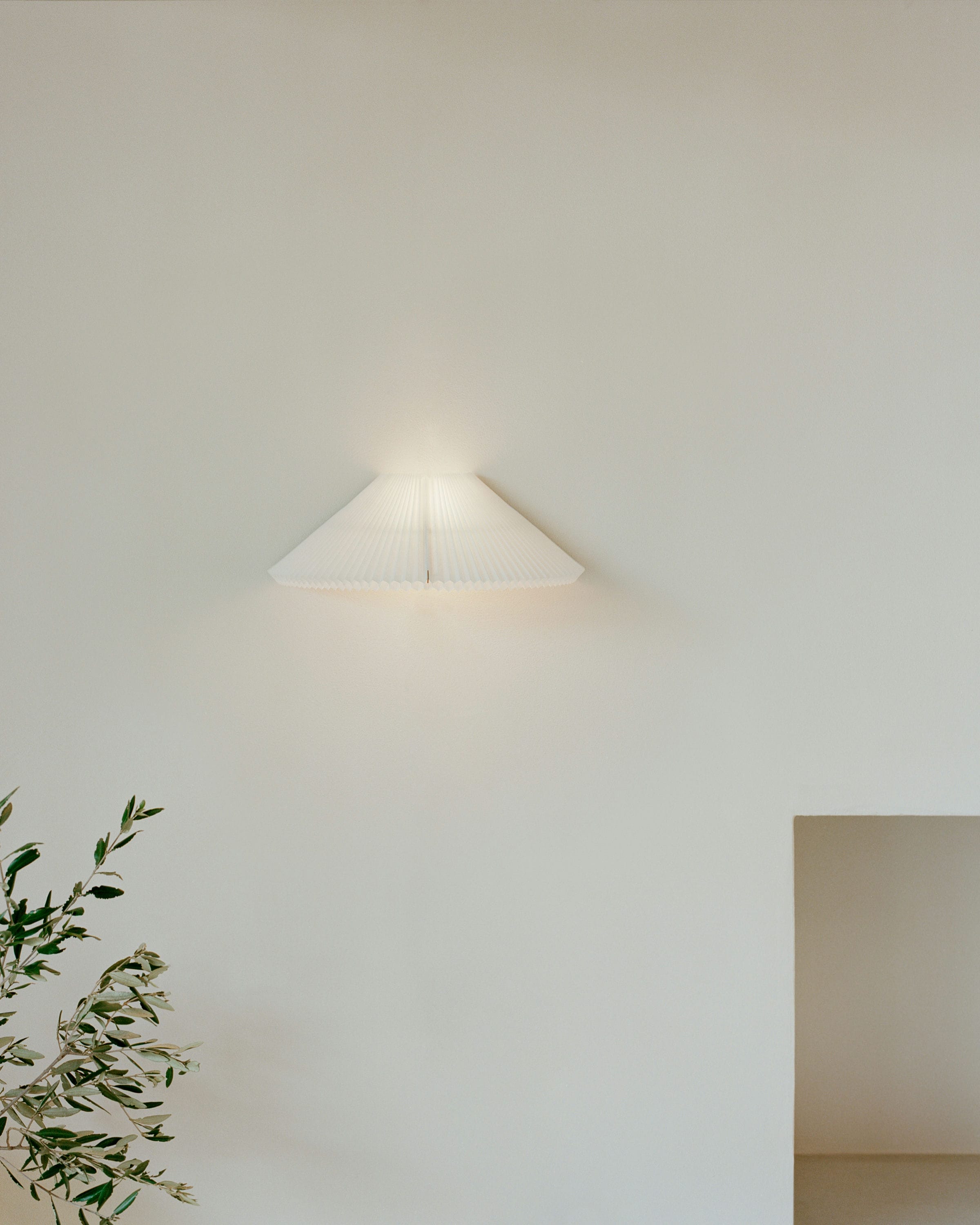 Weiße Nebra Wandlampe