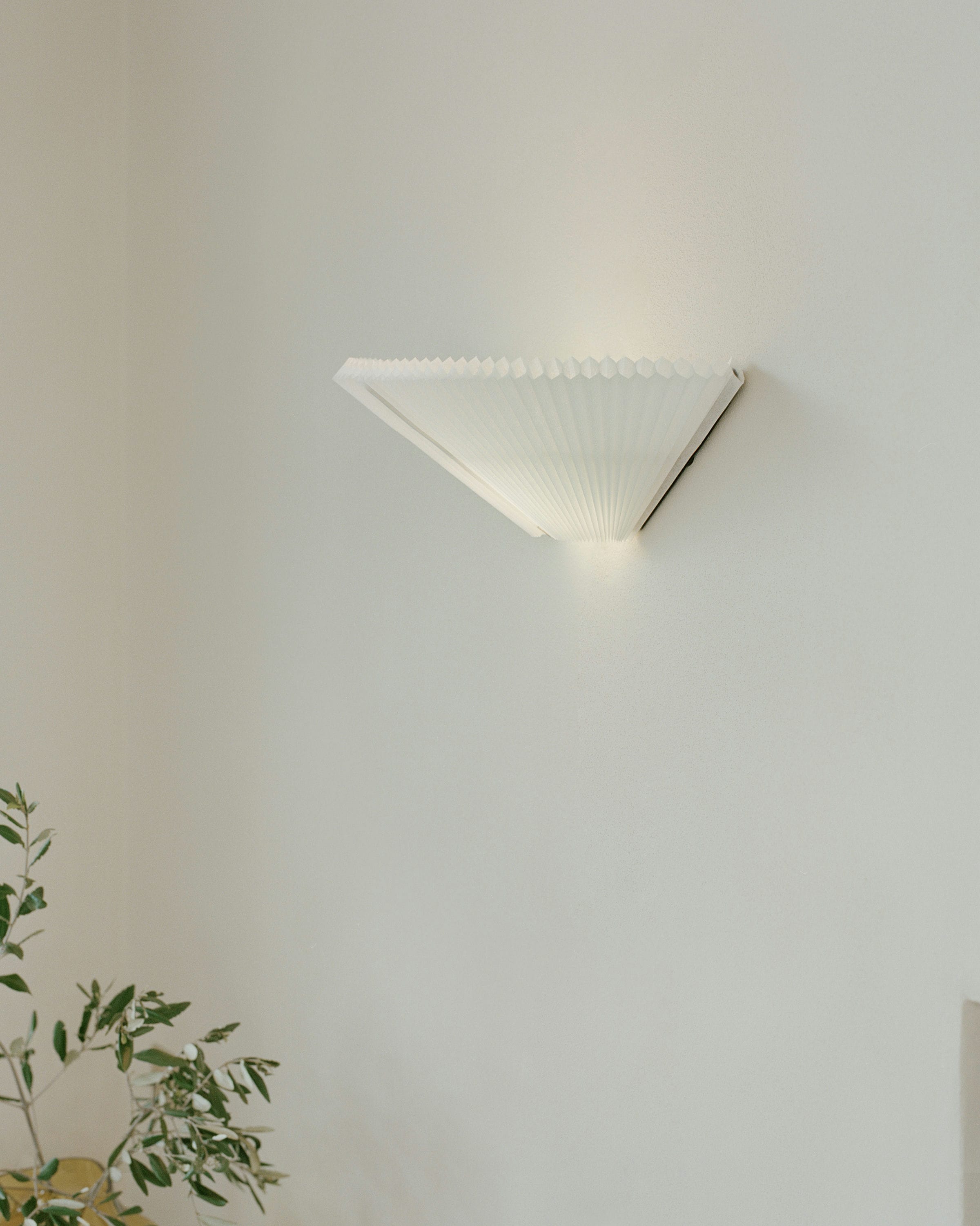 Weiße Nebra Wandlampe