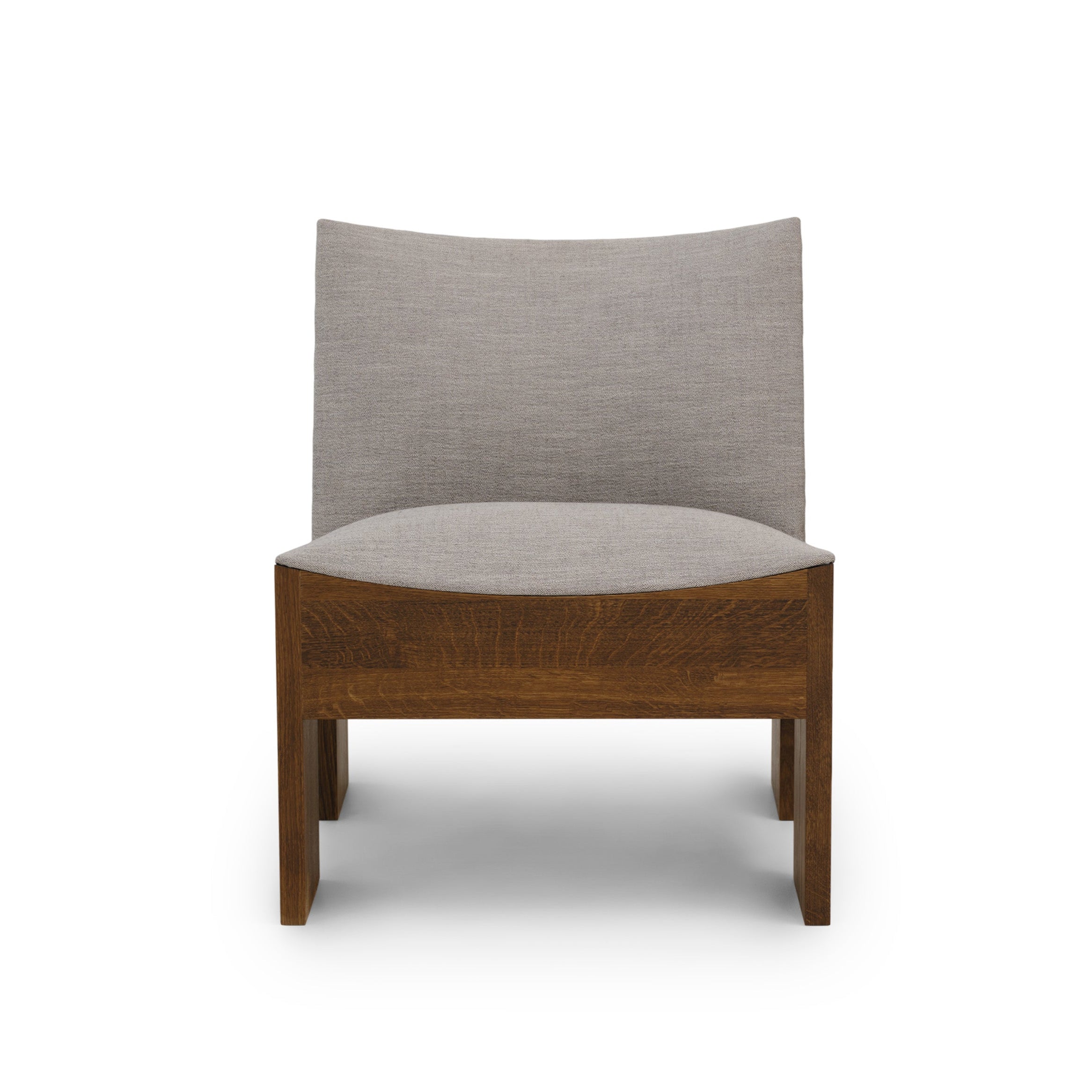 Fauteuil TENON Romo Ruskin Nori lichtgrijs met een donkere eiken basis