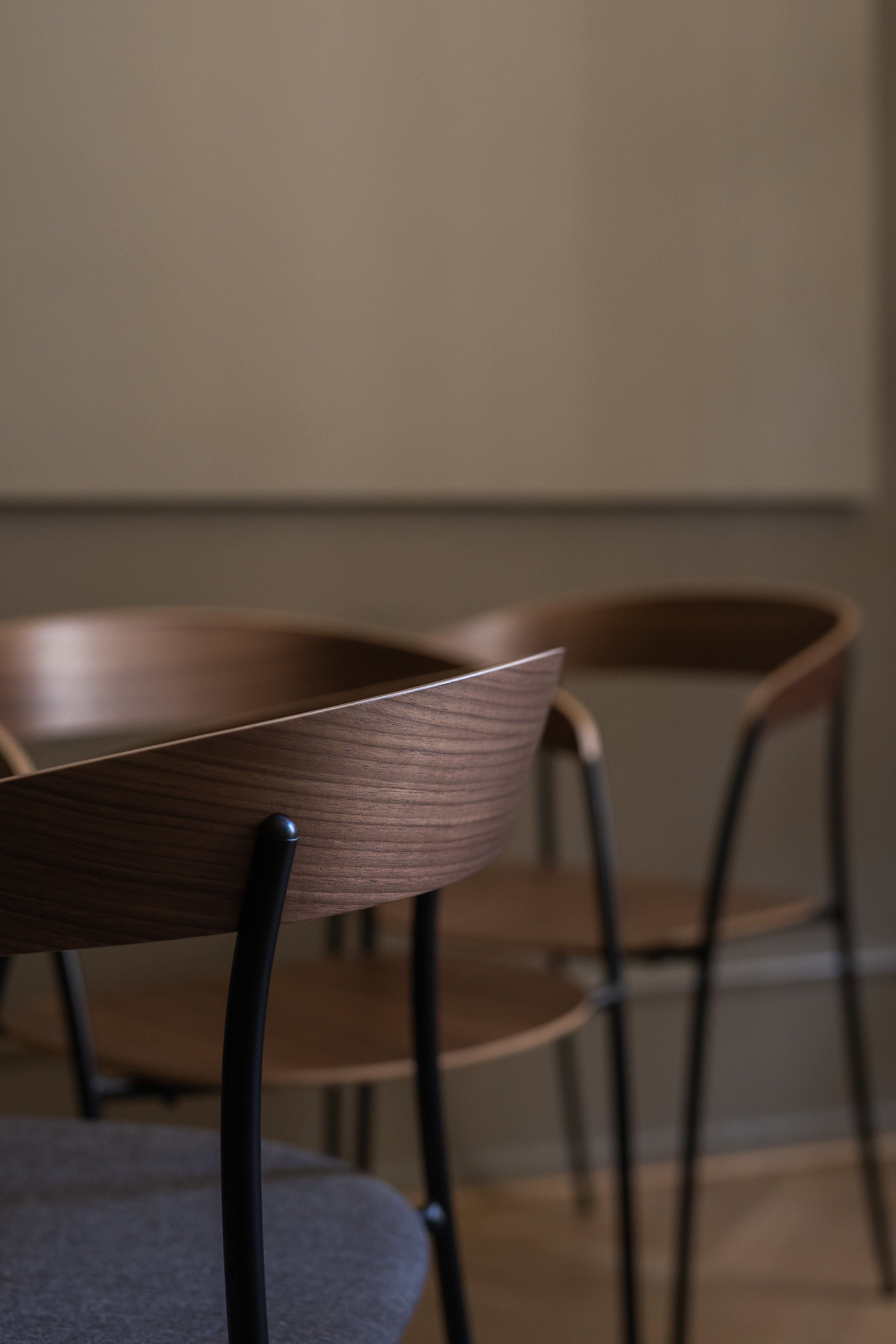 Fauteuil met armleuningen MISSING notenhoutfineer