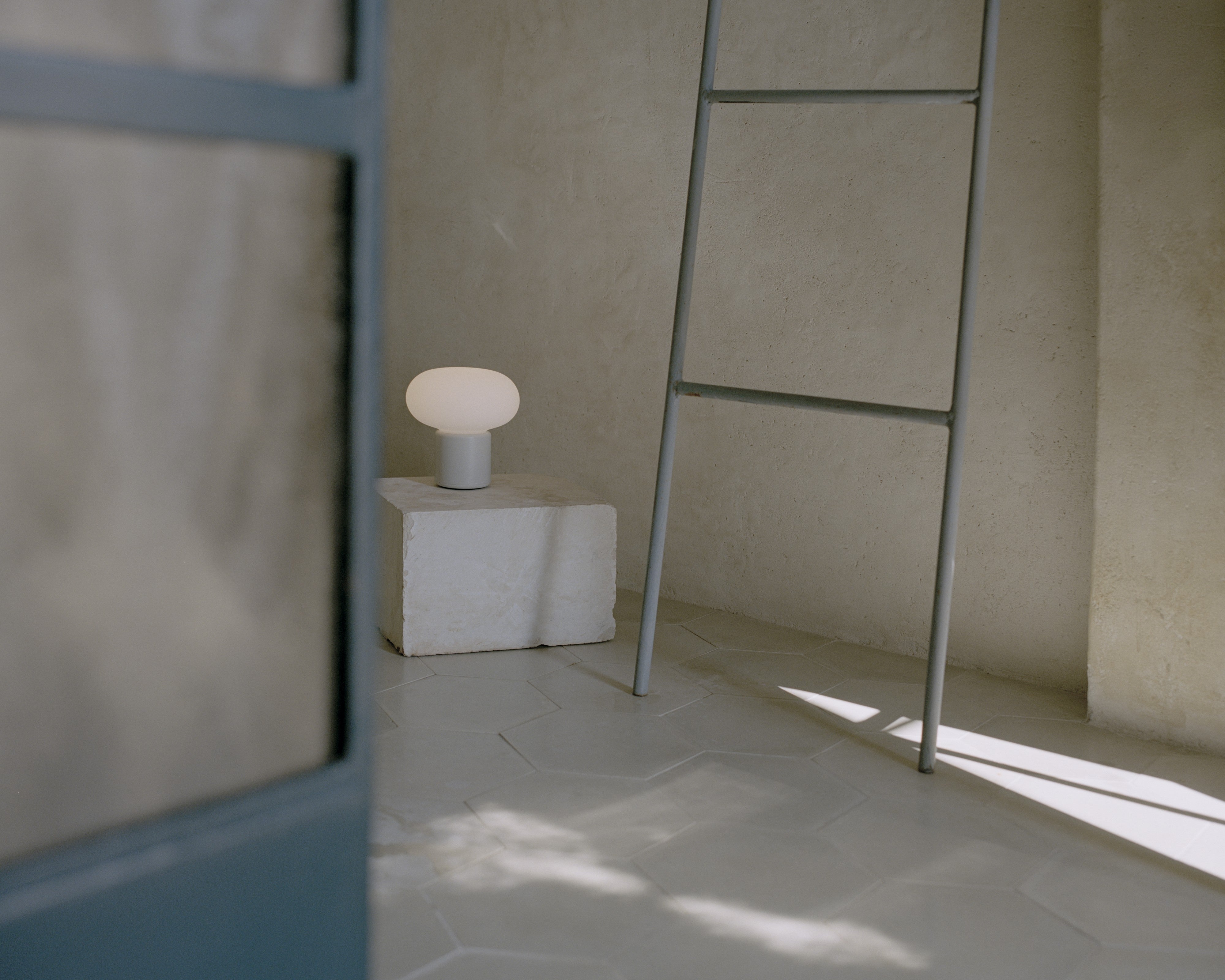 Draagbare lamp KARL-JOHAN lichtgrijs