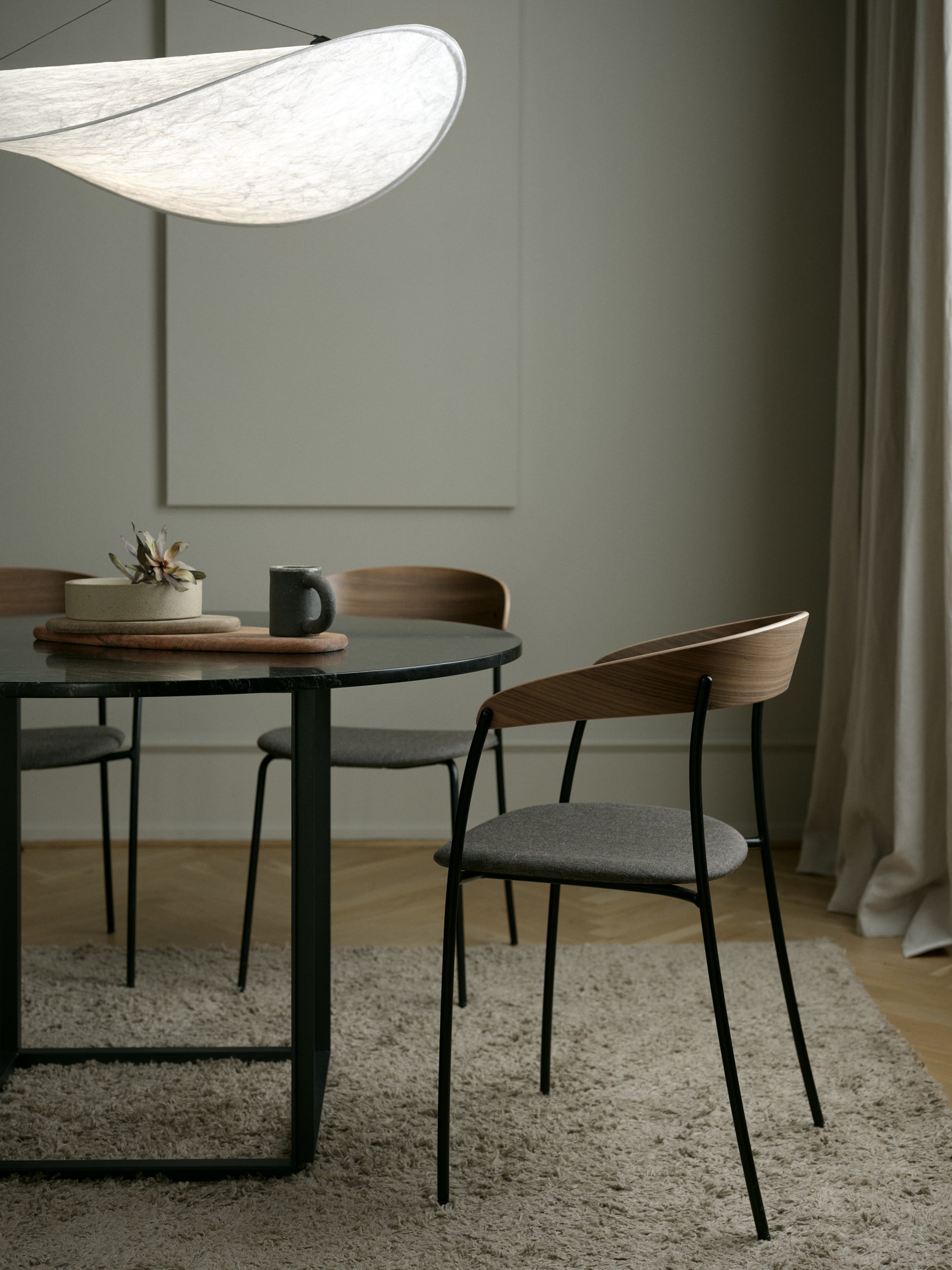 Chair with armrests Missing Upholstered with black ash veneer