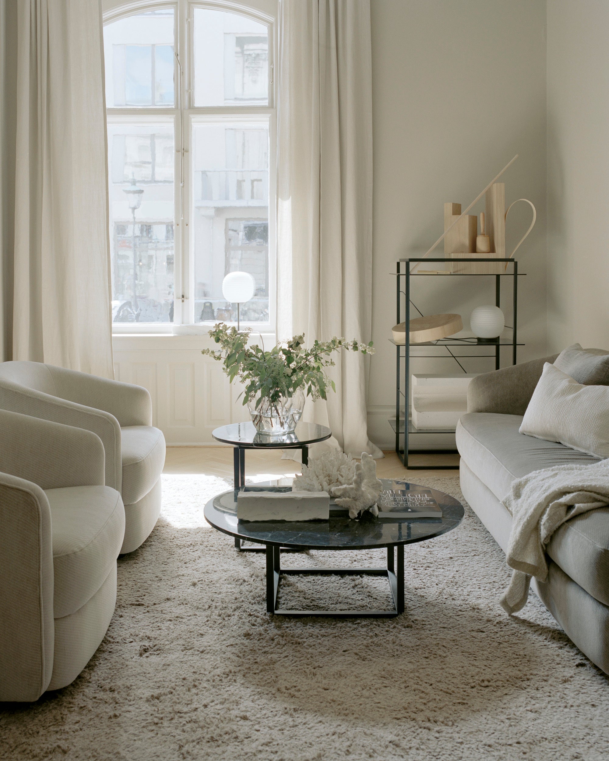 Florence coffee table black marble with a black base