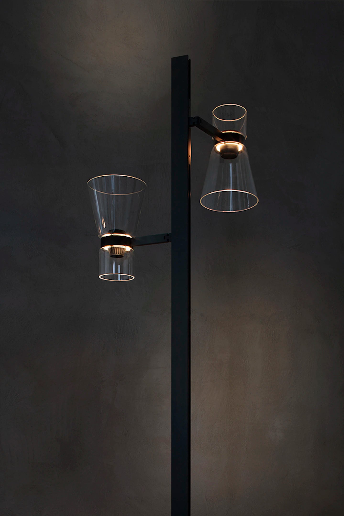 Vloerlamp met twee punten NOCTURNE F2 CONE zilver
