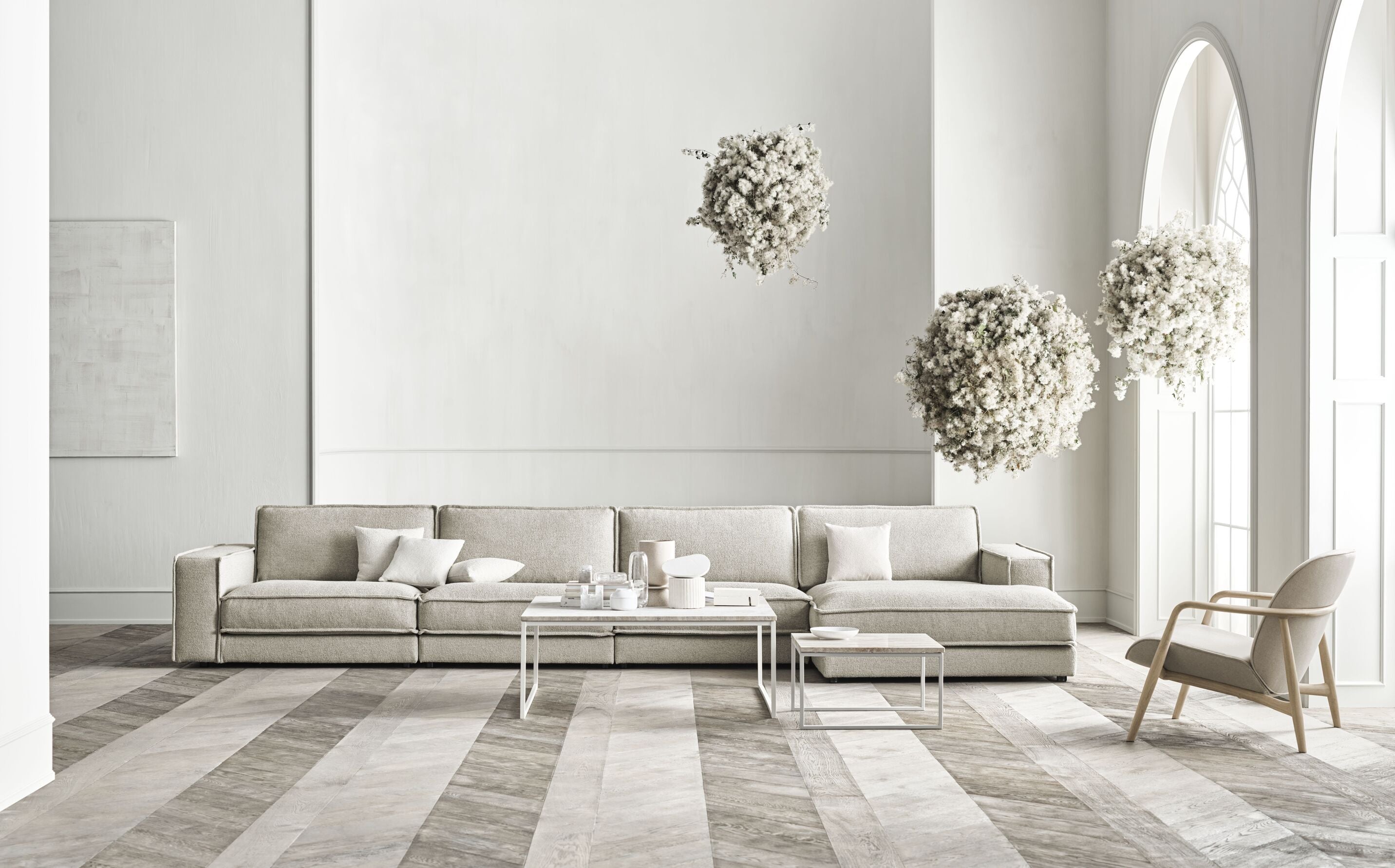 Noora Modulare Sofa - rechts gehandelte Chaise mit einer schwarzen Basis