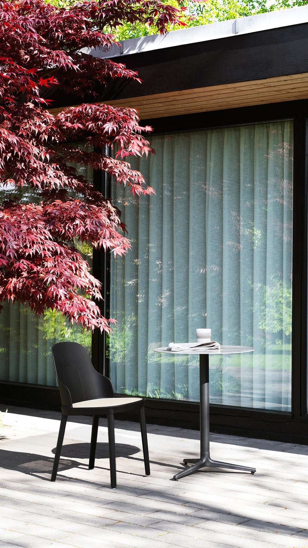Ronde café tafel ALLEZ met marmeren blad en zwarte basis