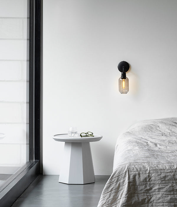 Wandlamp AMP met gerookt glas en zwarte marmer