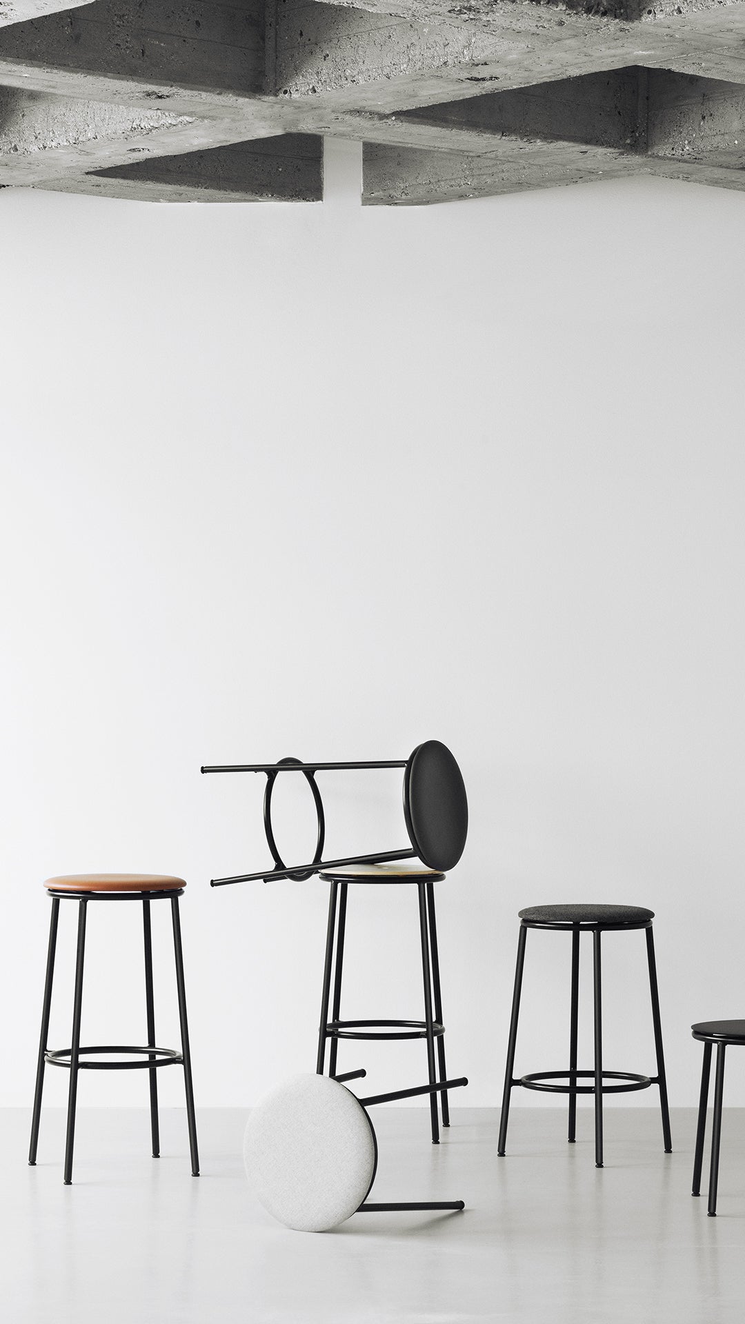 Houten kruk CIRCA van eikenfineer