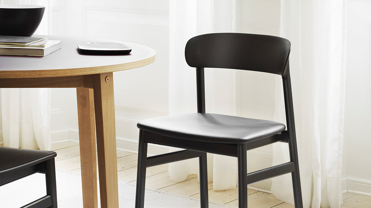 Herit Green Stuhl mit einer natürlichen Eichenbasis