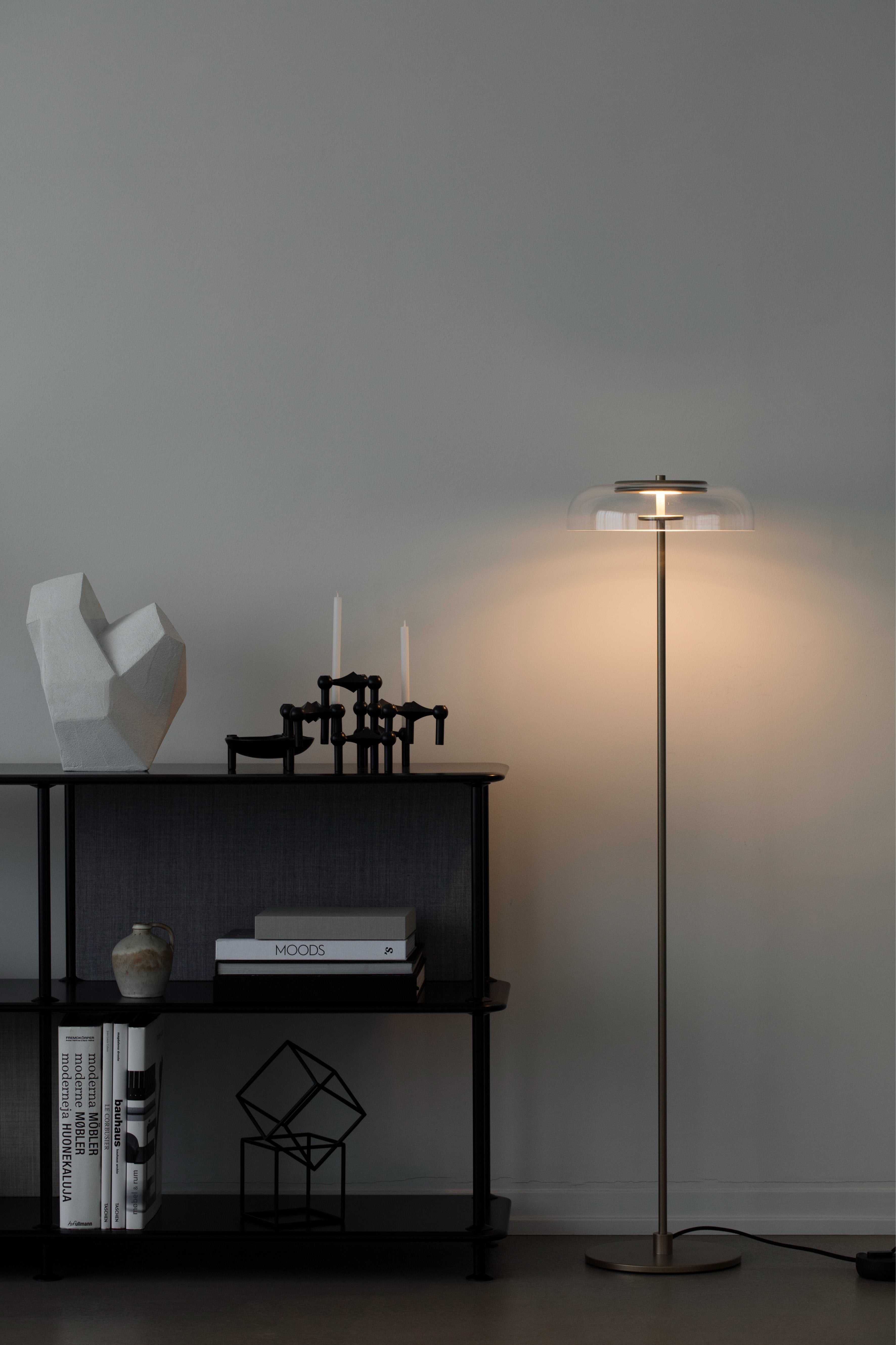 Stehlampe BLOSSI gold mit transparentem Glas