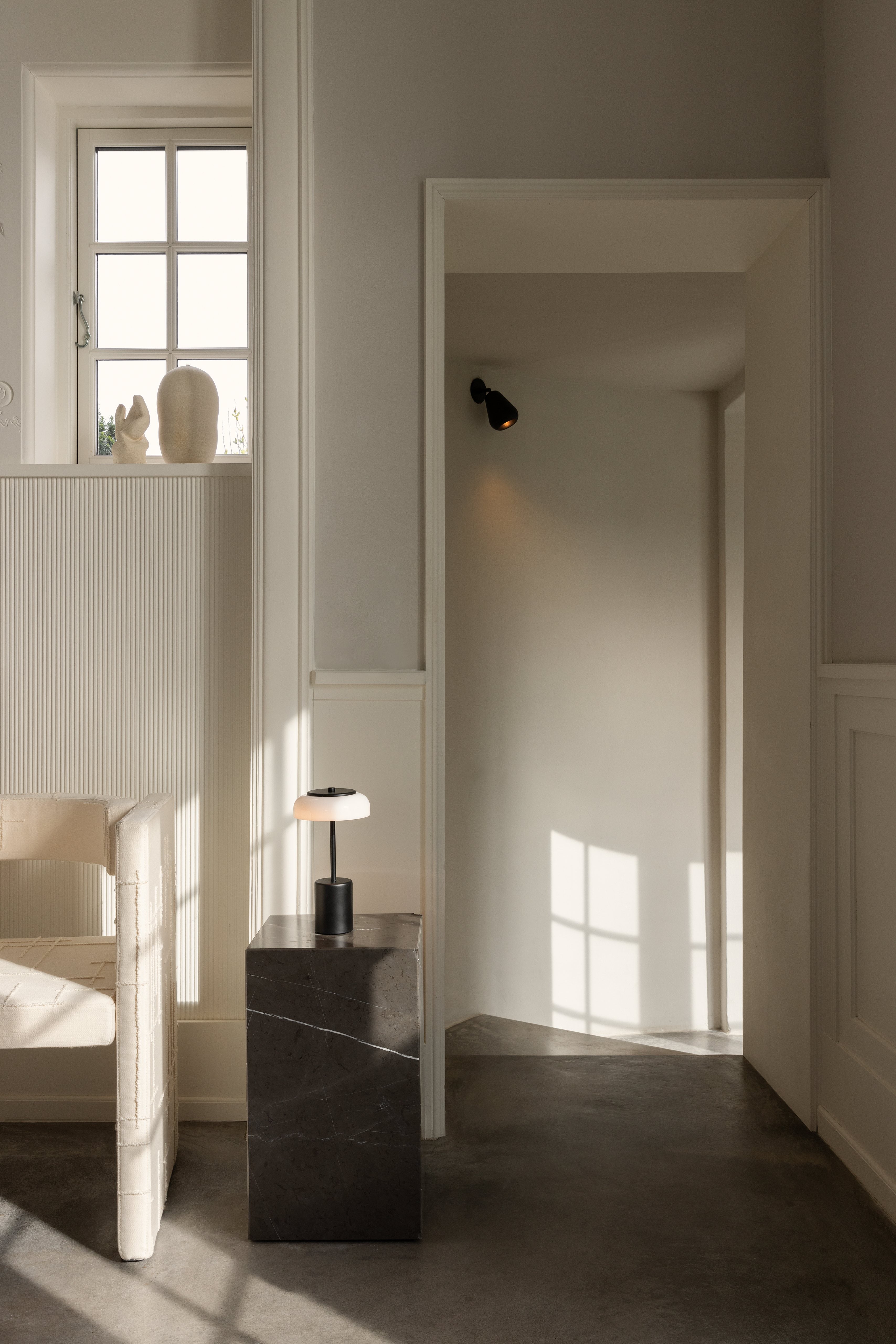 Draagbare lamp BLOSSI zwart met opaalglas