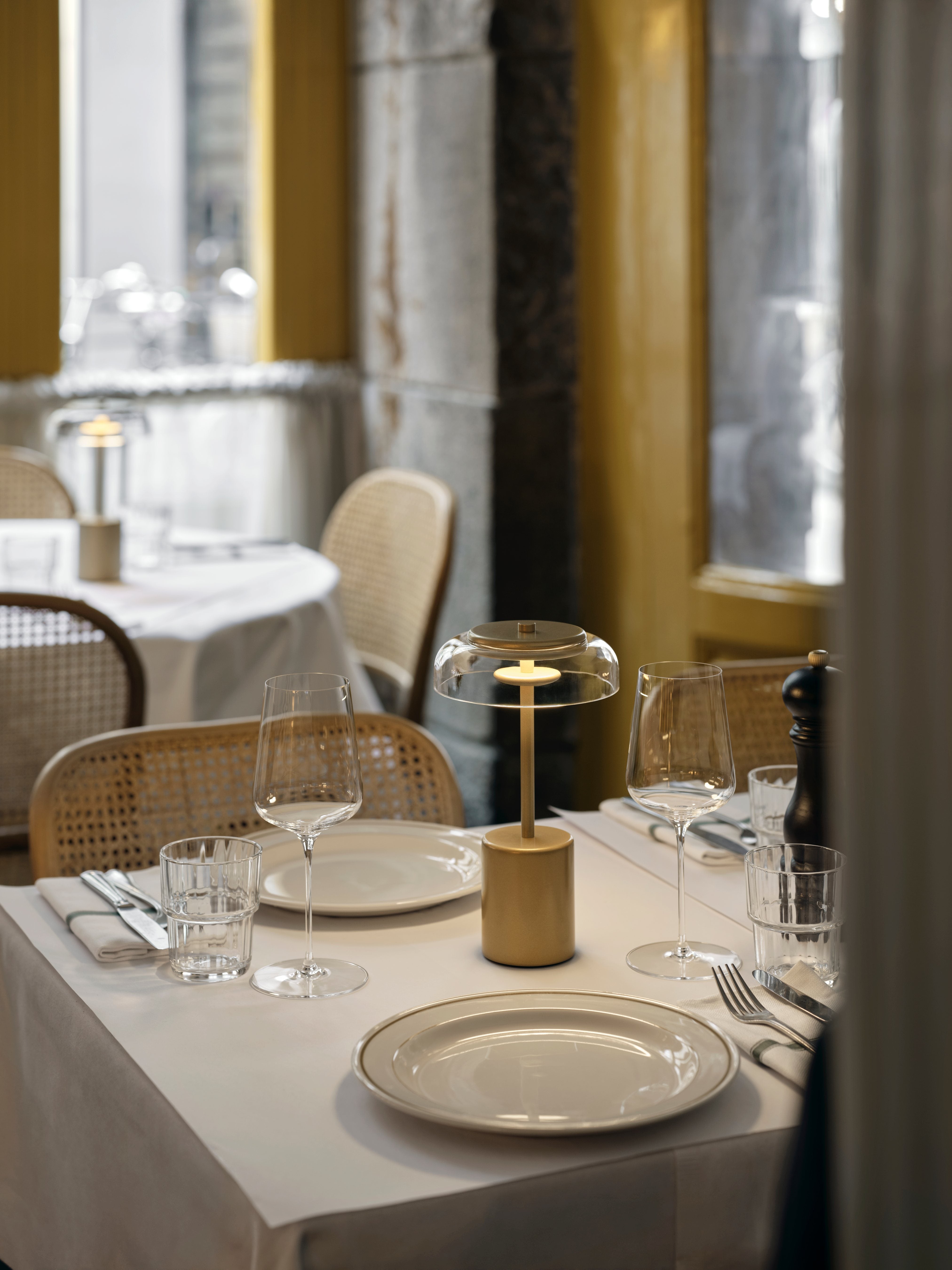 Tragbare Lampe BLOSSI gold mit transparentem Glas