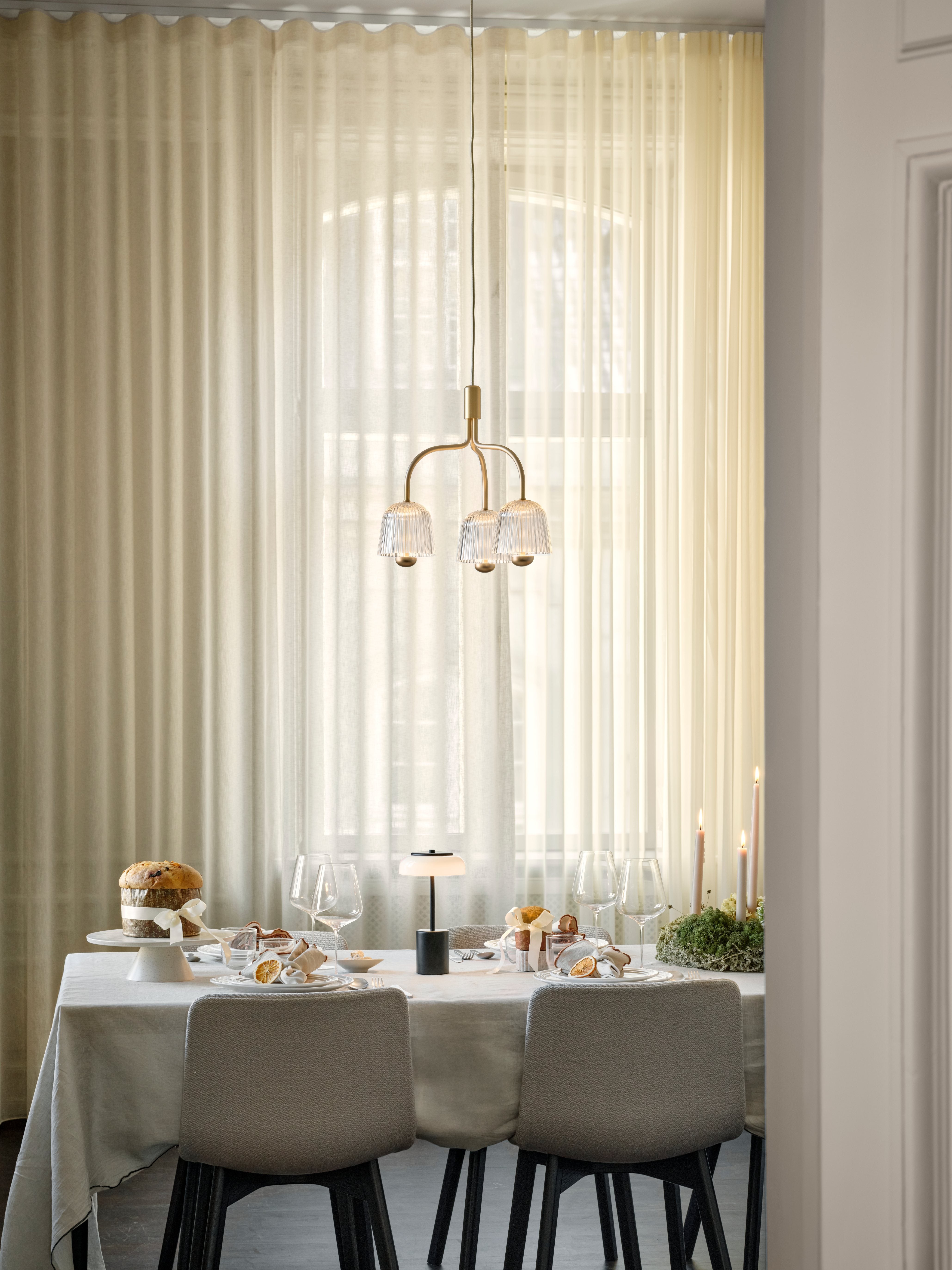 Draagbare lamp BLOSSI zwart met opaalglas