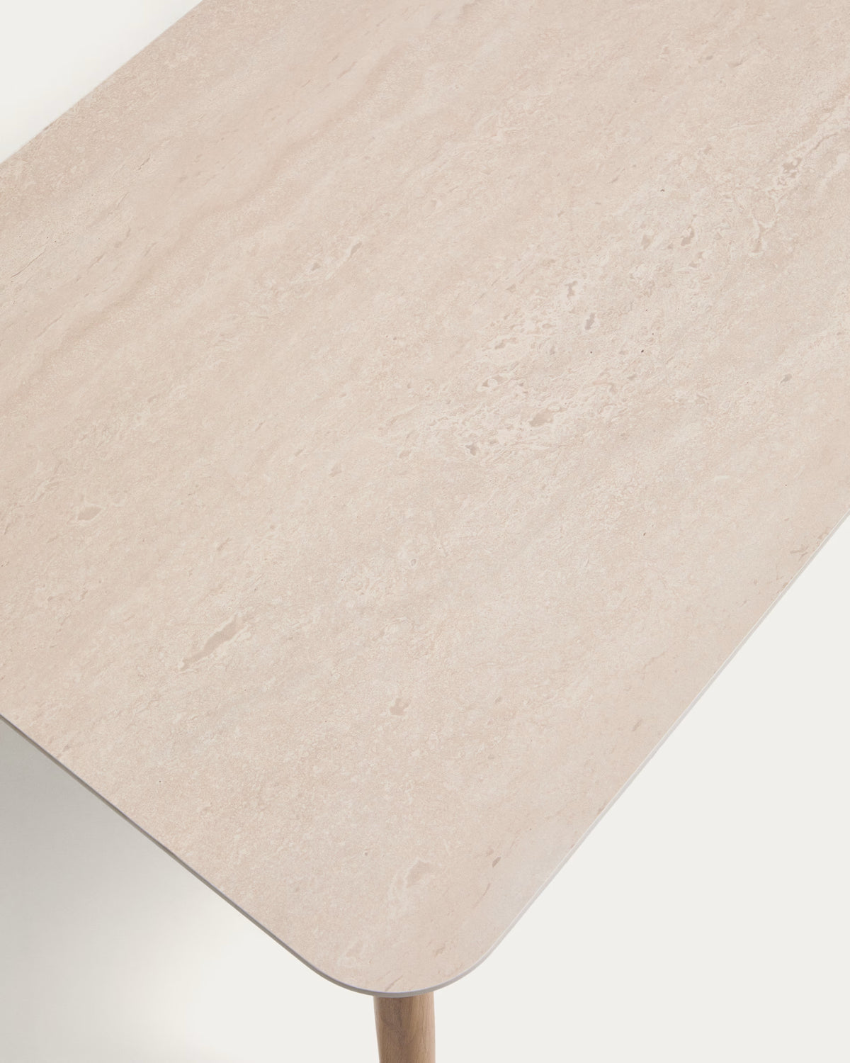 Zestaw ogrodowy SIRTE ecru z aluminiową podstawą imitującą drewno, marka Kave Home