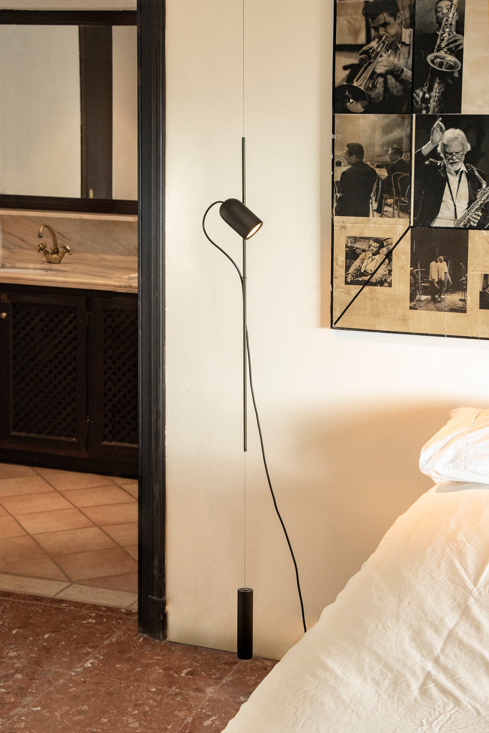 Hanglamp ONFA zwart essenhout met grafieten afwerking