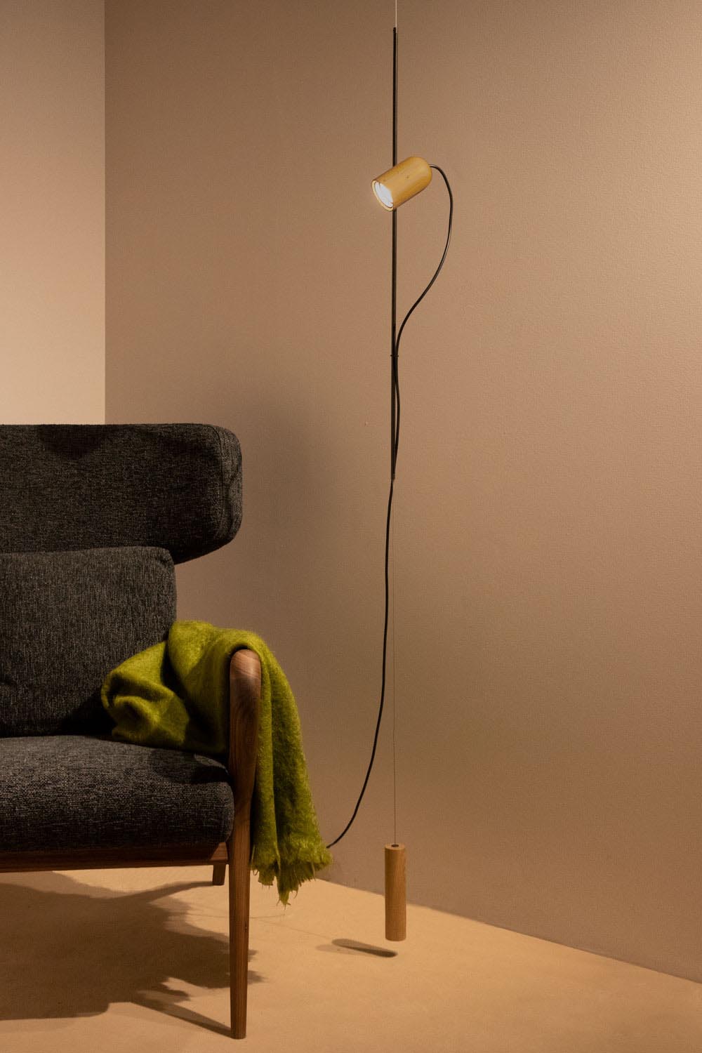 Hanglamp ONFA eikenhout met grafieten afwerking