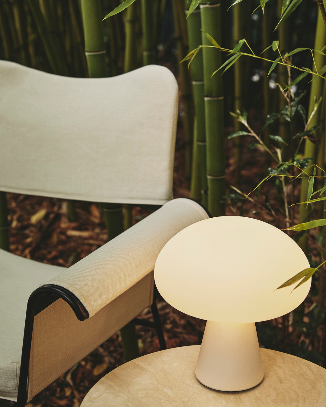 TROPIQUE Gartenstuhl Creme mit weißem Stahlgestell