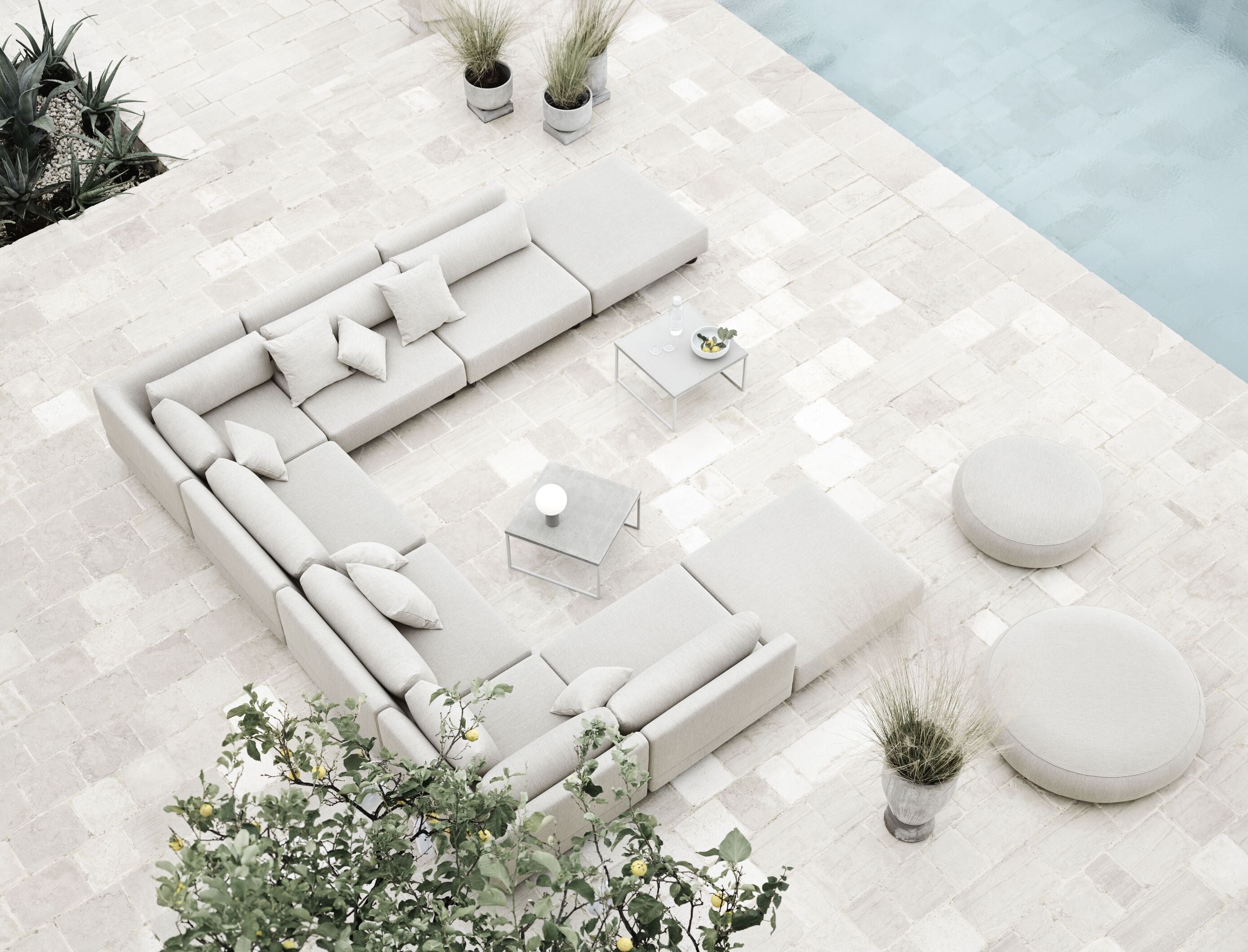 Buiten koffie tafel COMO met houten blad en stalen basis