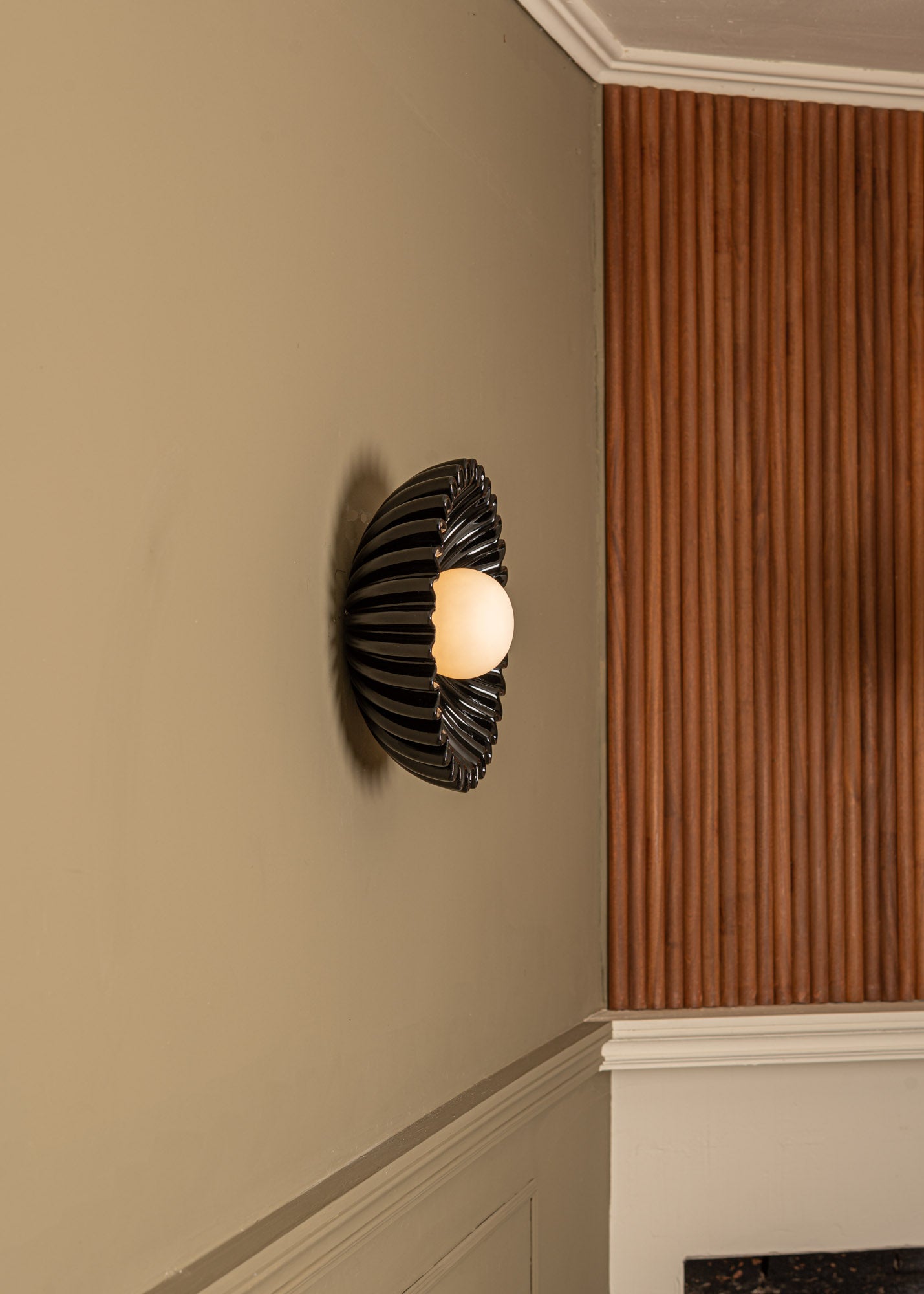 Wandlampe aus Keramik OSTRO schwarz