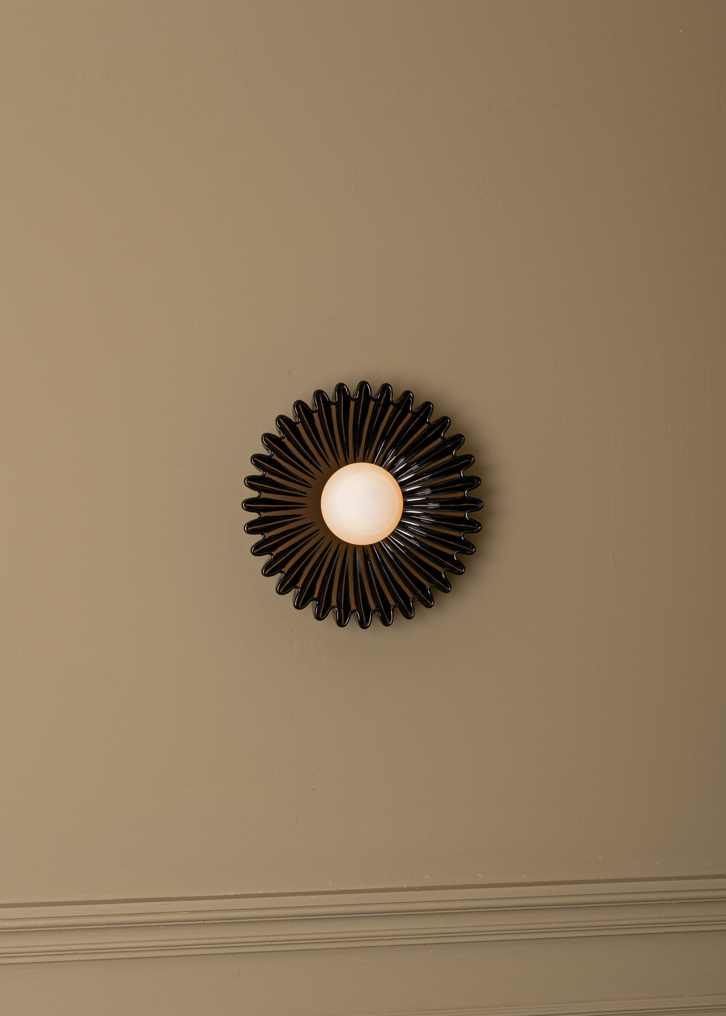 Wandlampe aus Keramik OSTRO schwarz