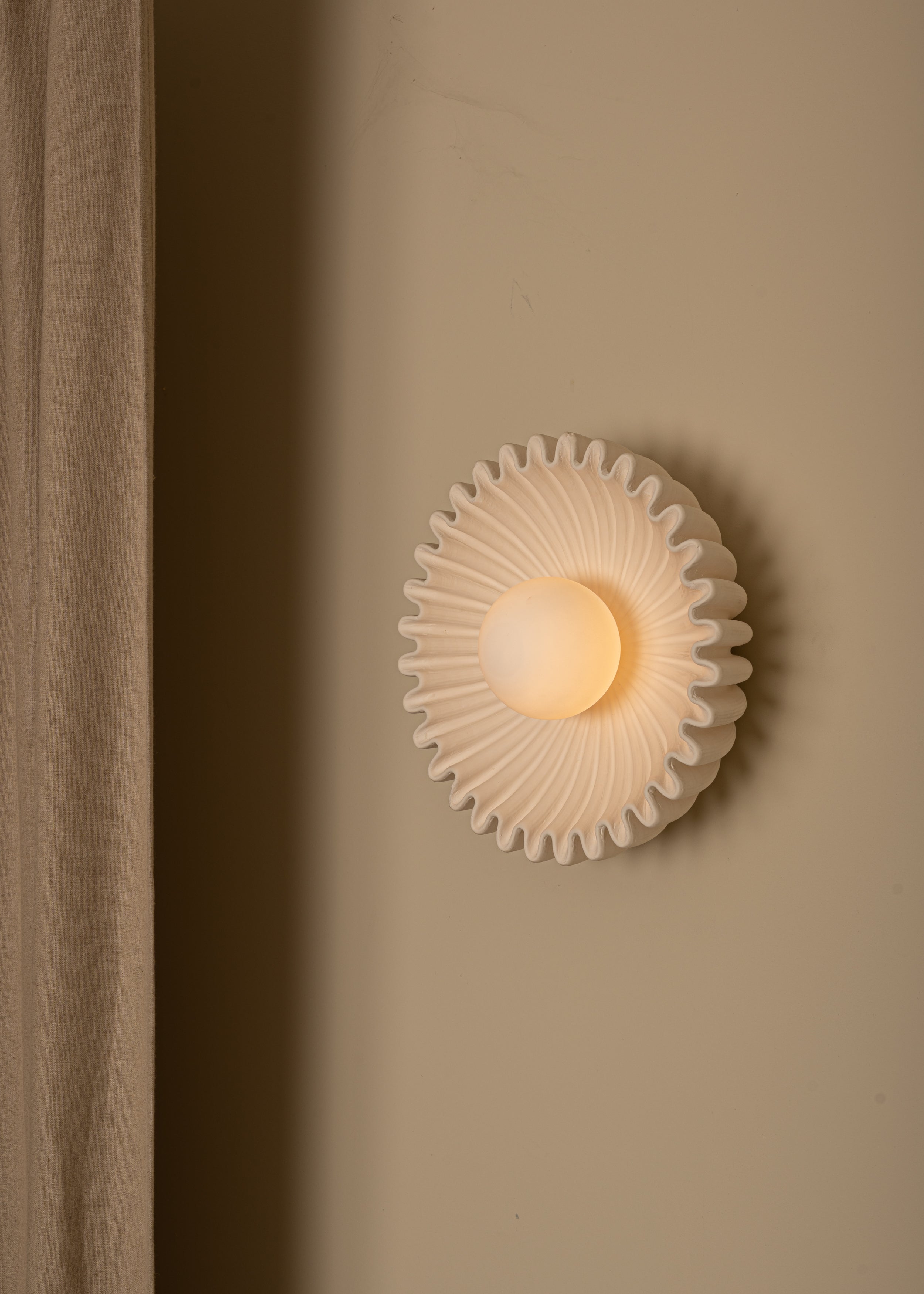 Wandlamp keramisch OSTRO ecru