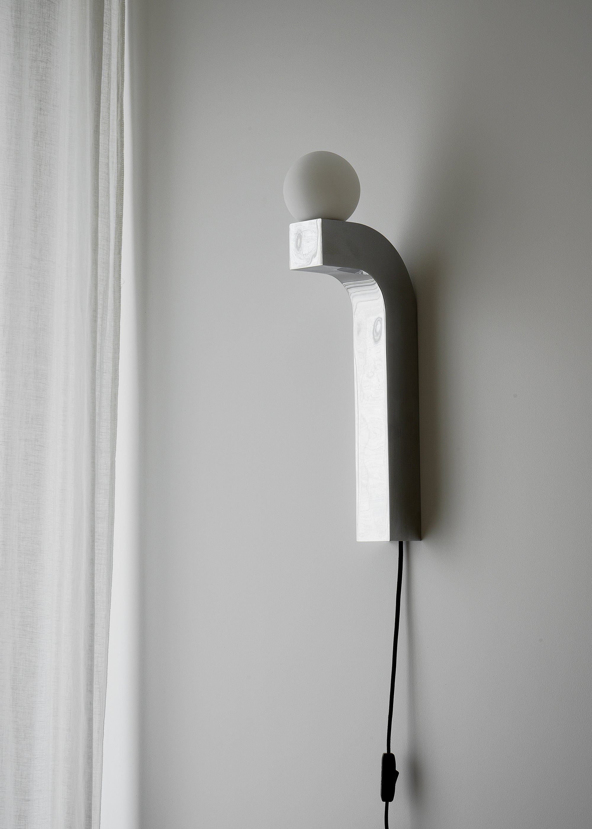 PALLIA chrome wall lamp