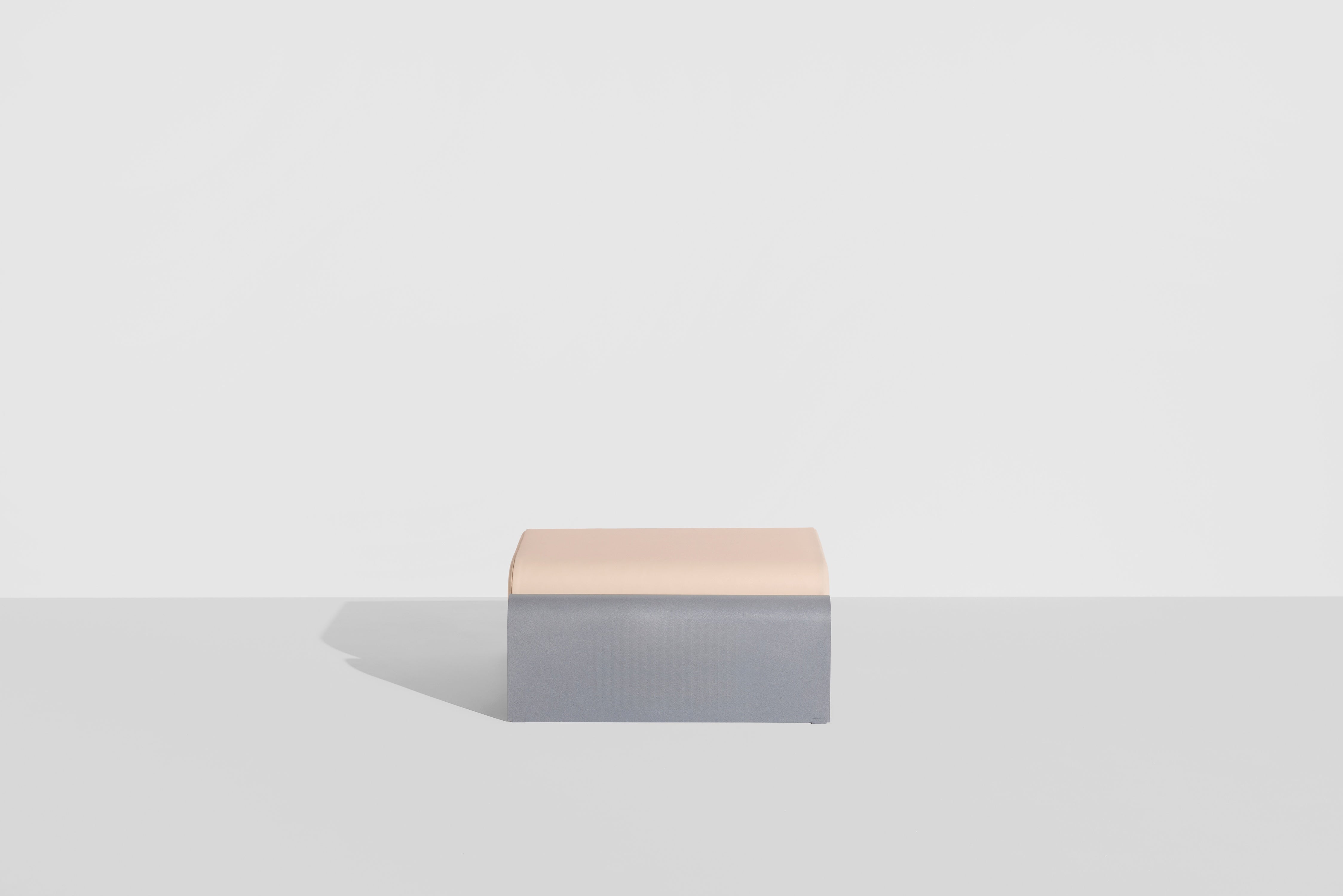 Puf ECLIPSE grijs met een beige kussen
