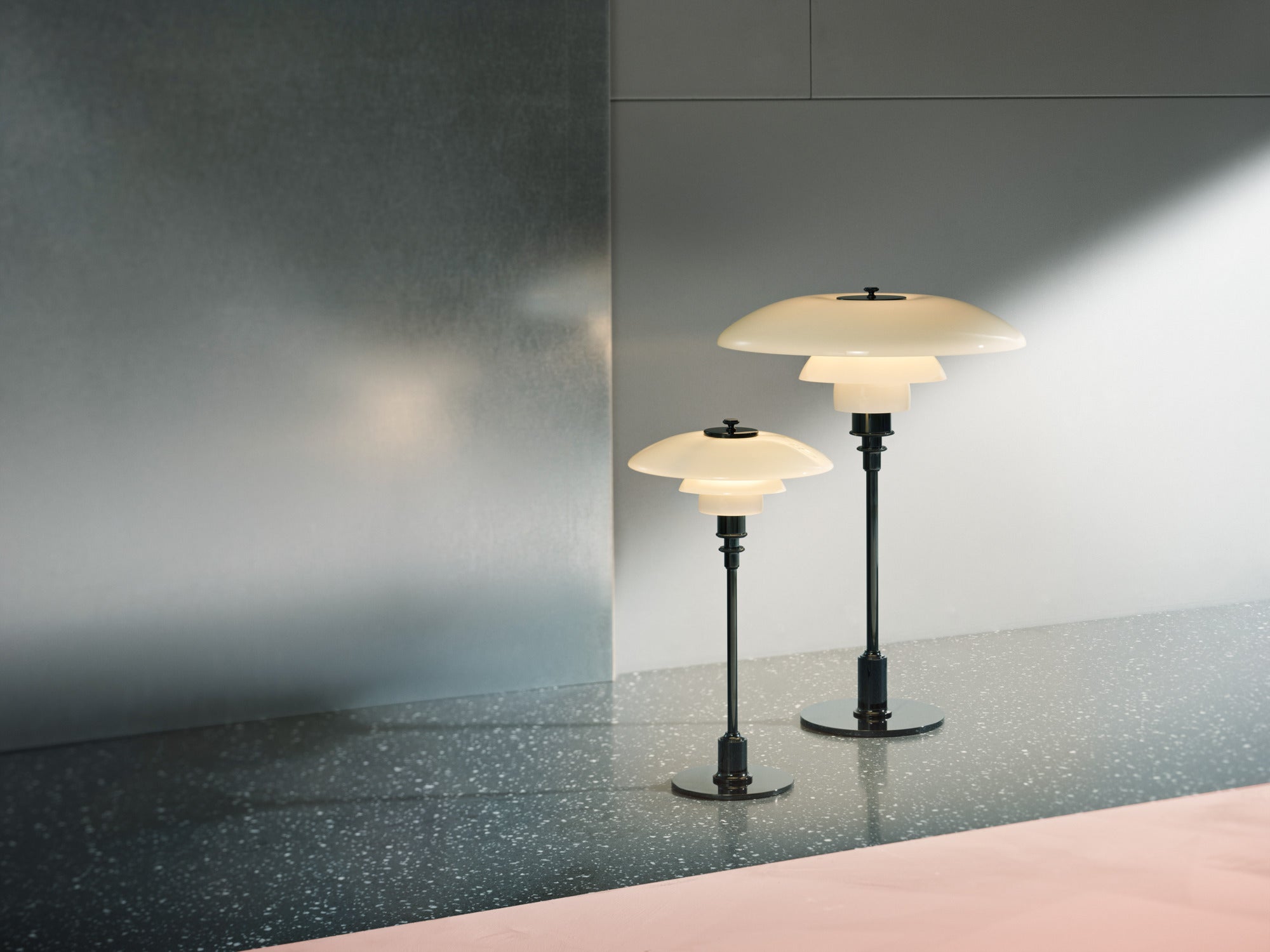 PH 2/1 table lamp white with black base