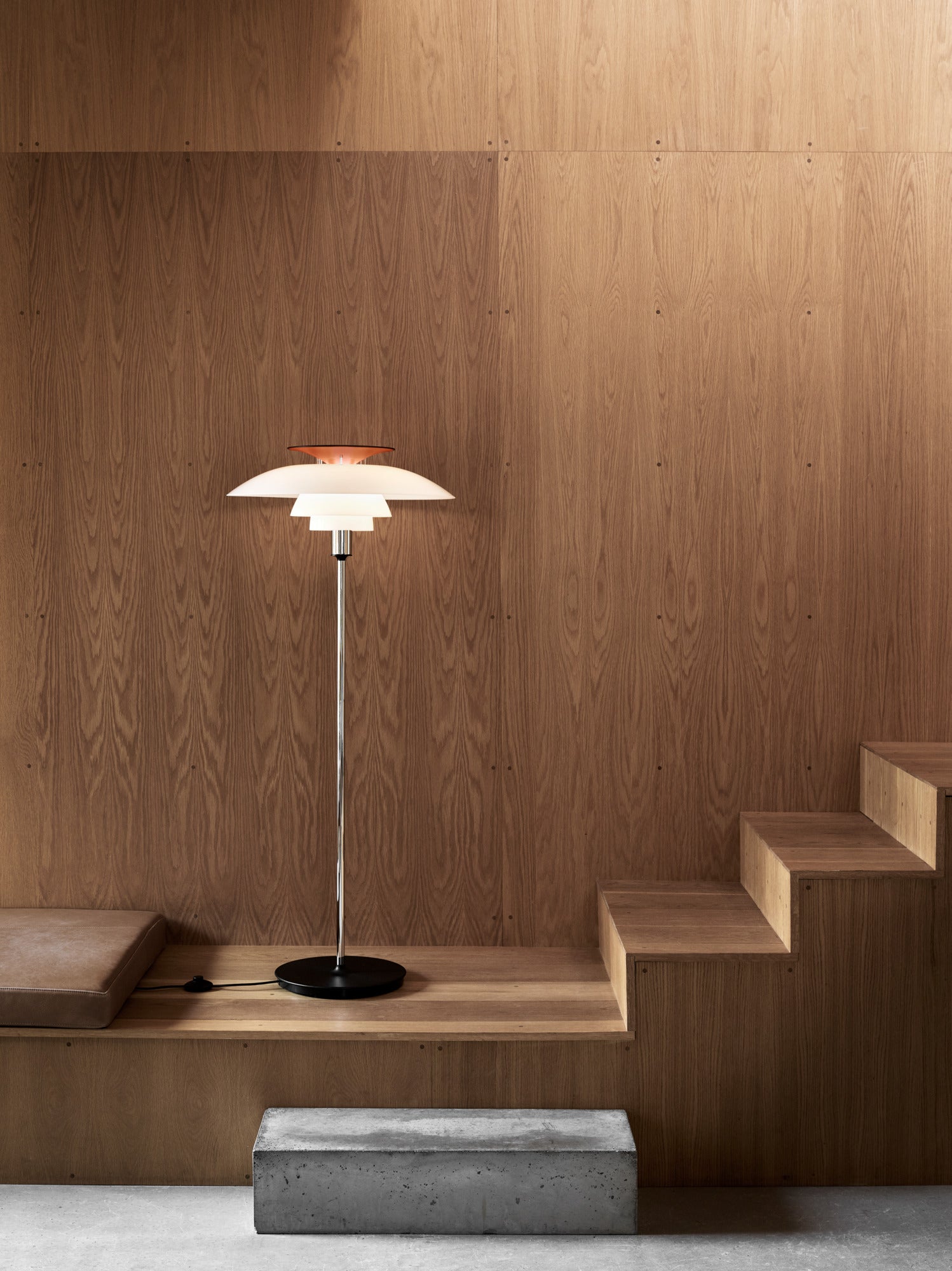 Vloerlamp PH 80 wit met verchroomde voet
