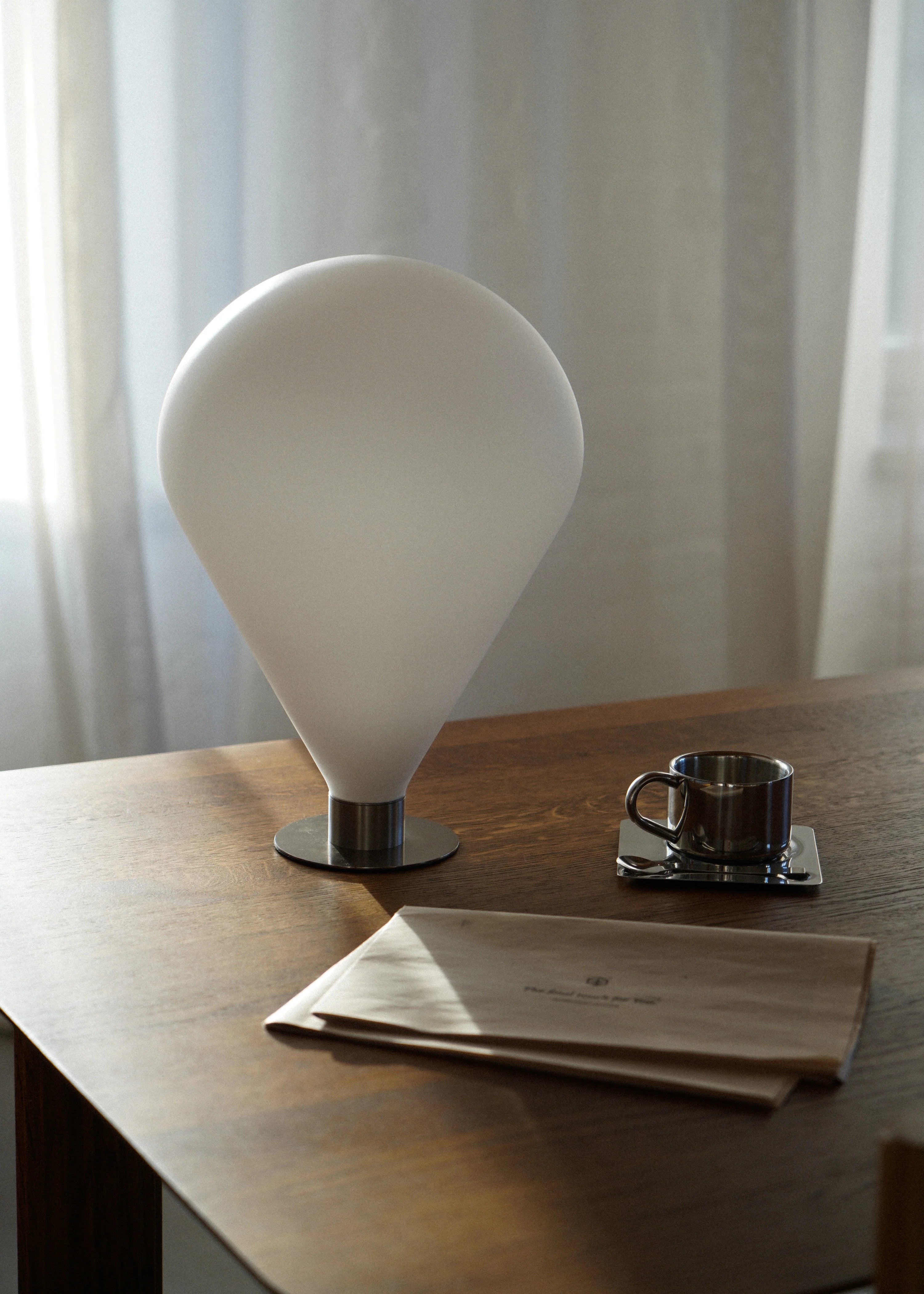 Lampa stołowa ELY biały klosz ze srebrną podstawą – szkło