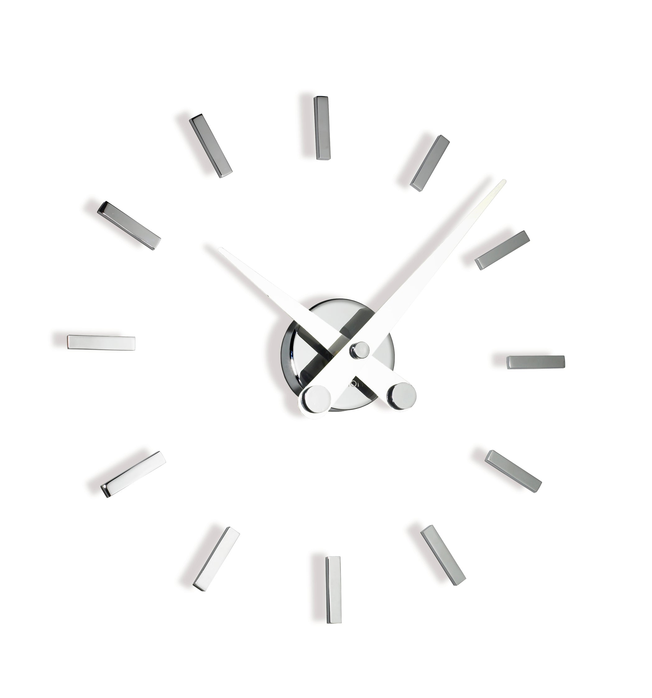 PUNTOS SUSPENSIVOS wall clock in chrome with white finish