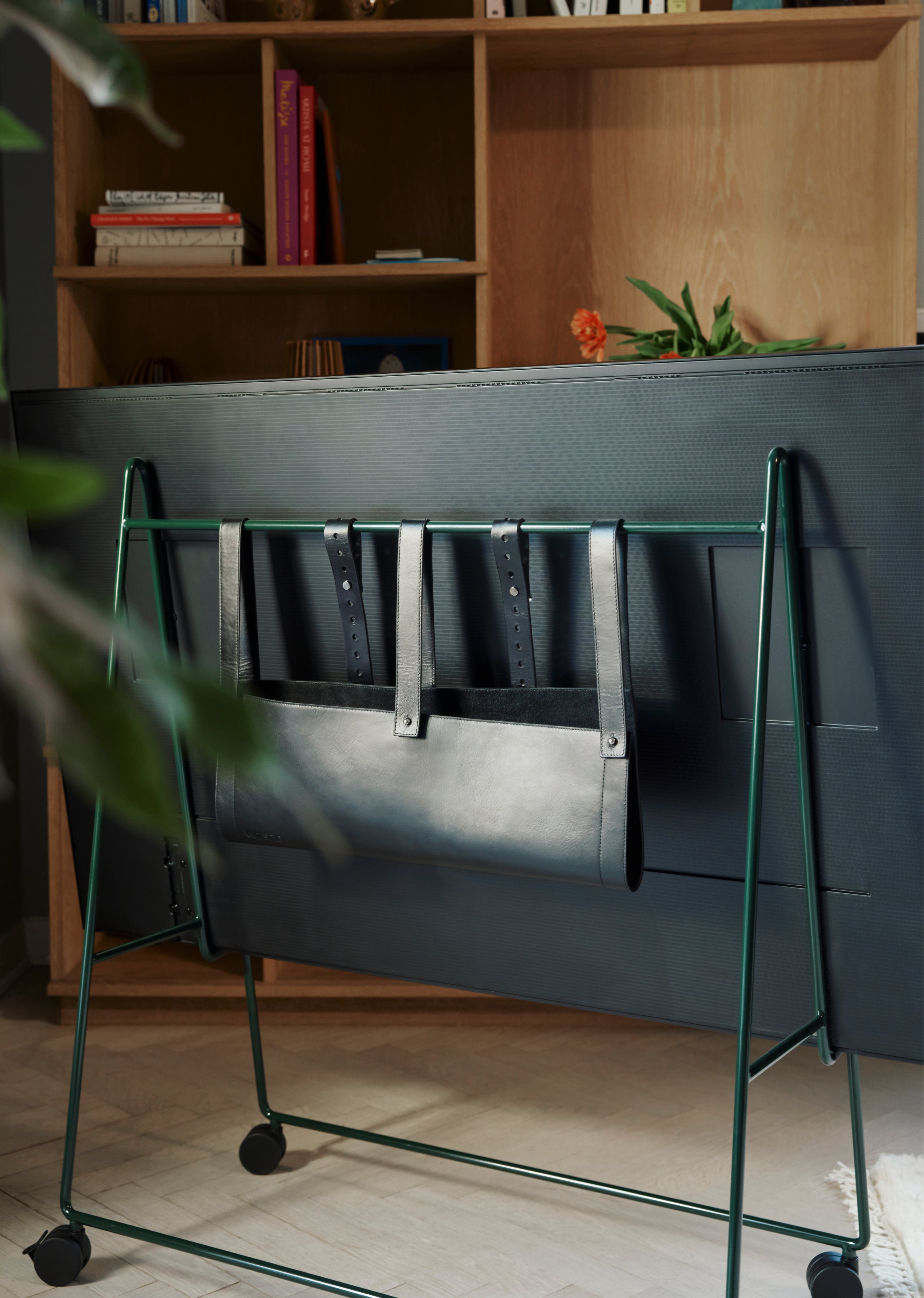 CARRY green TV stand