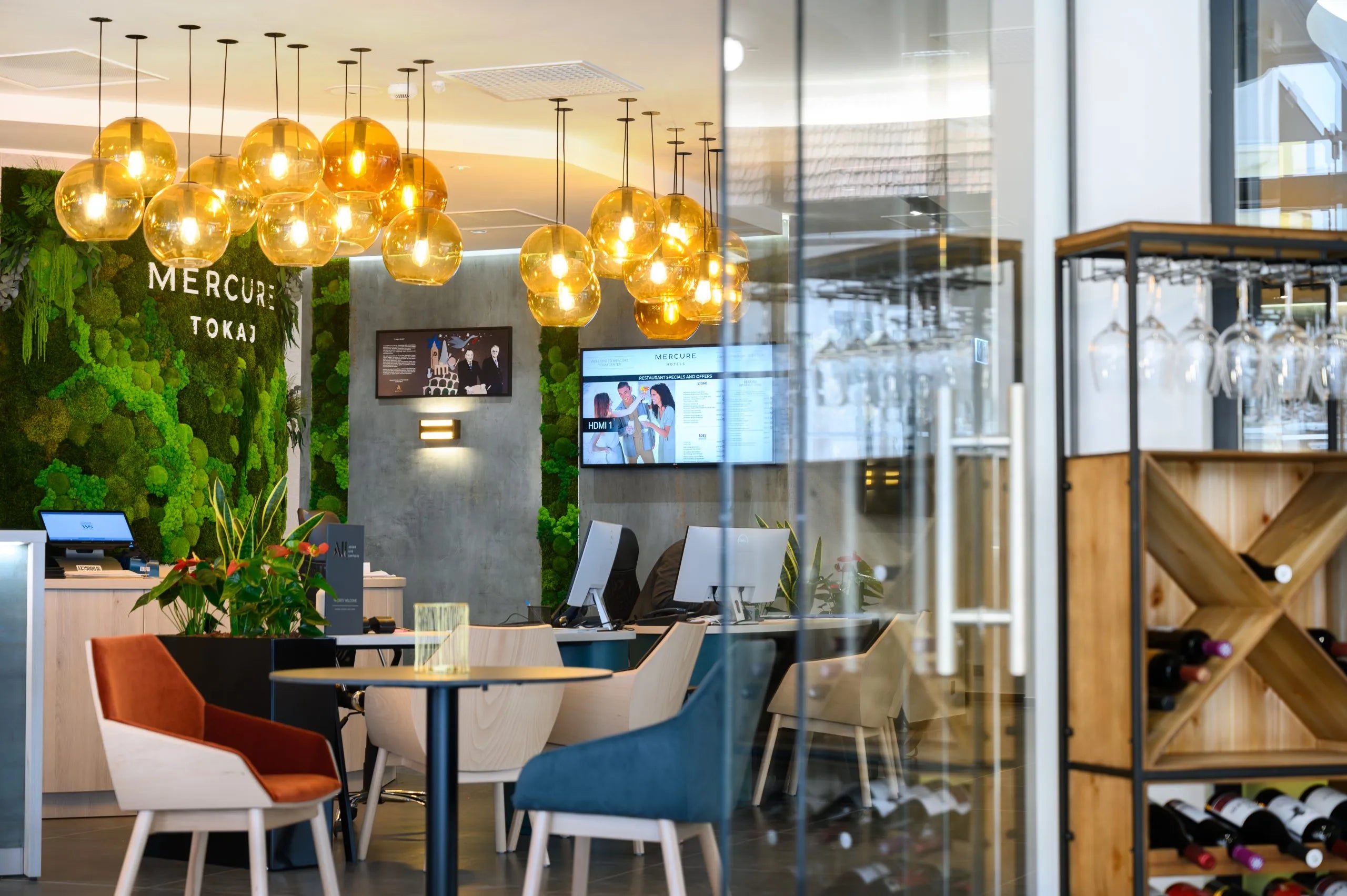 Hoker TUK H-5051 gestoffeerd