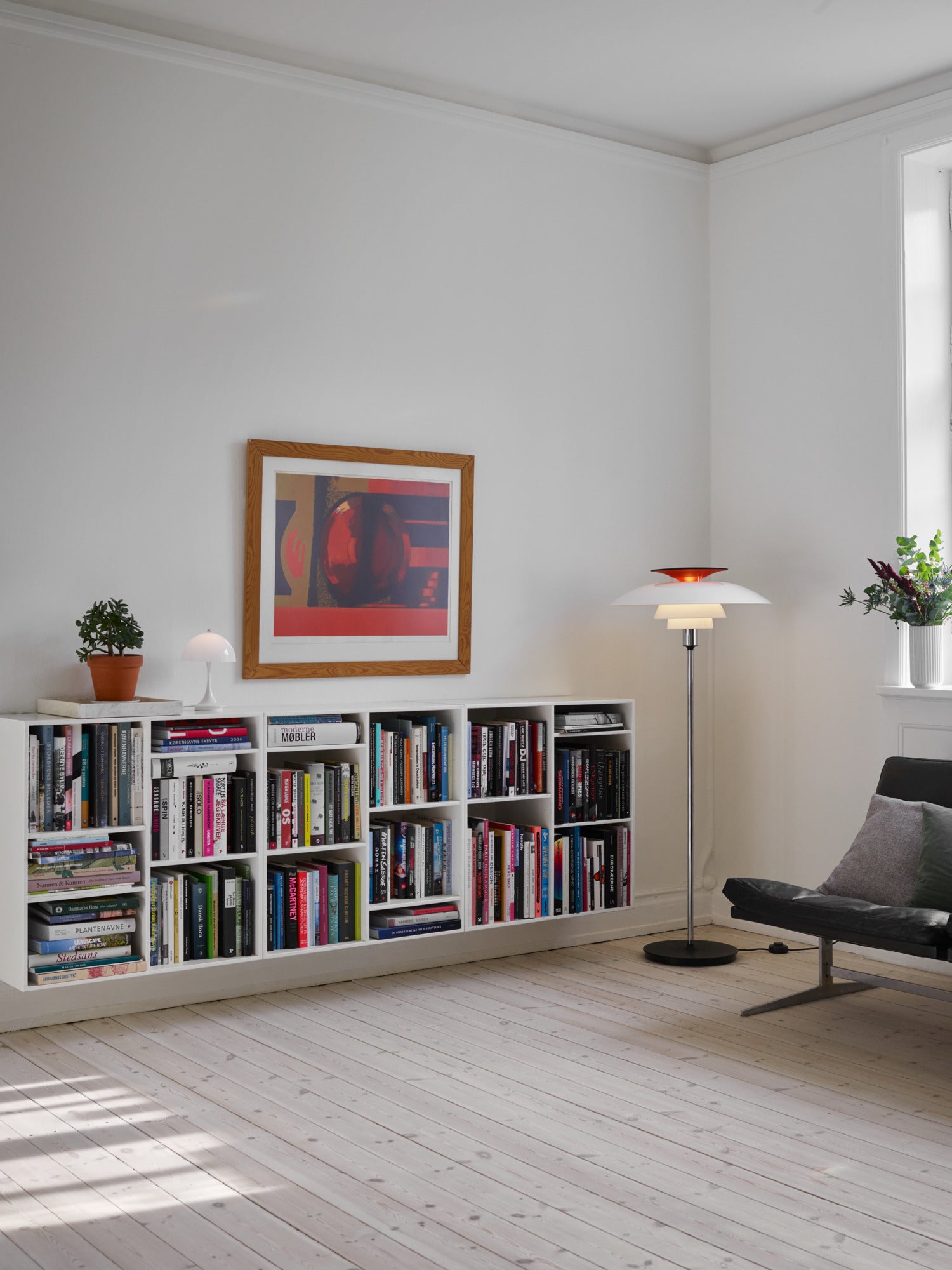 Vloerlamp PH 80 wit met verchroomde voet