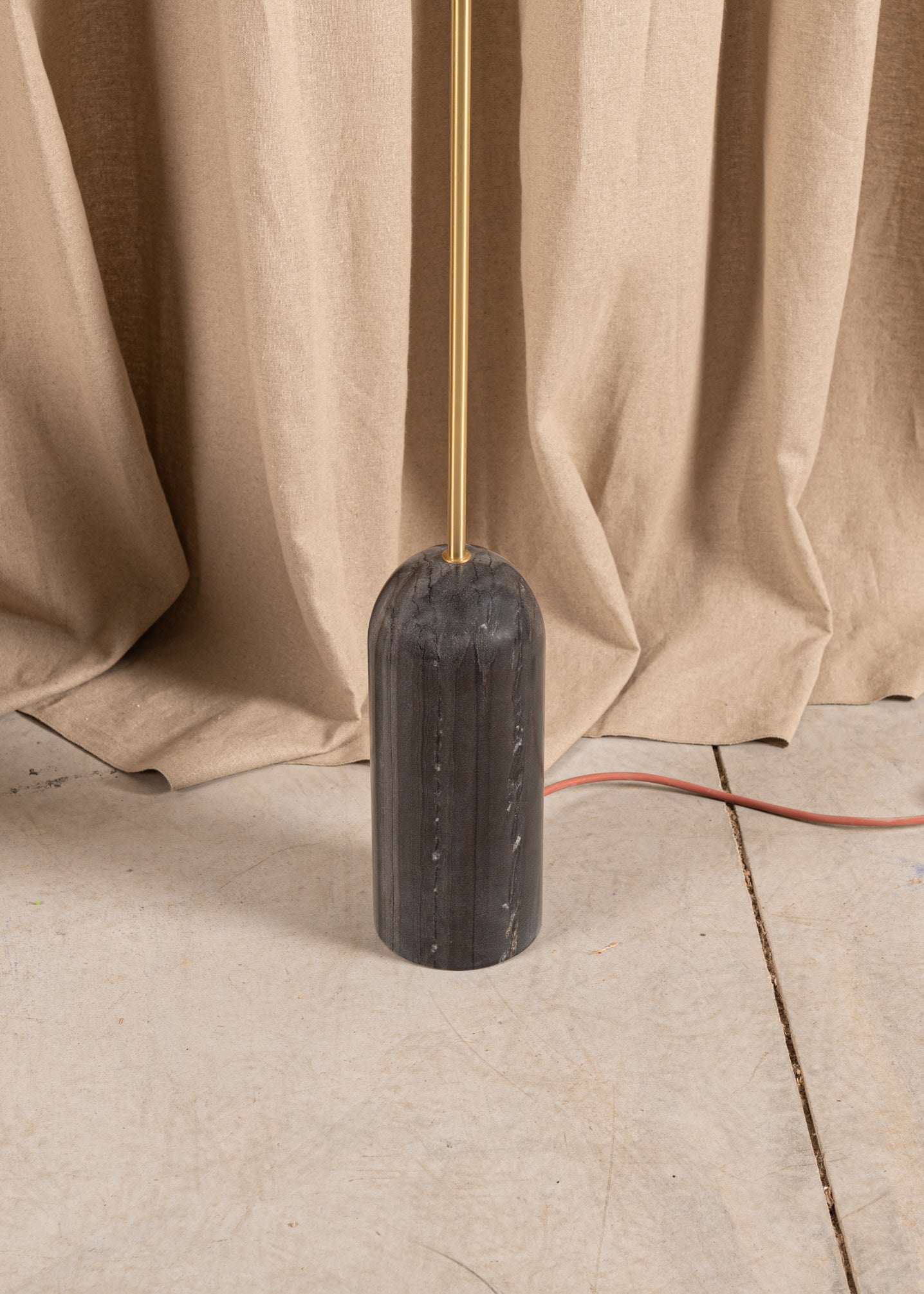Stehlampe PENDOLO schwarzer Marmor