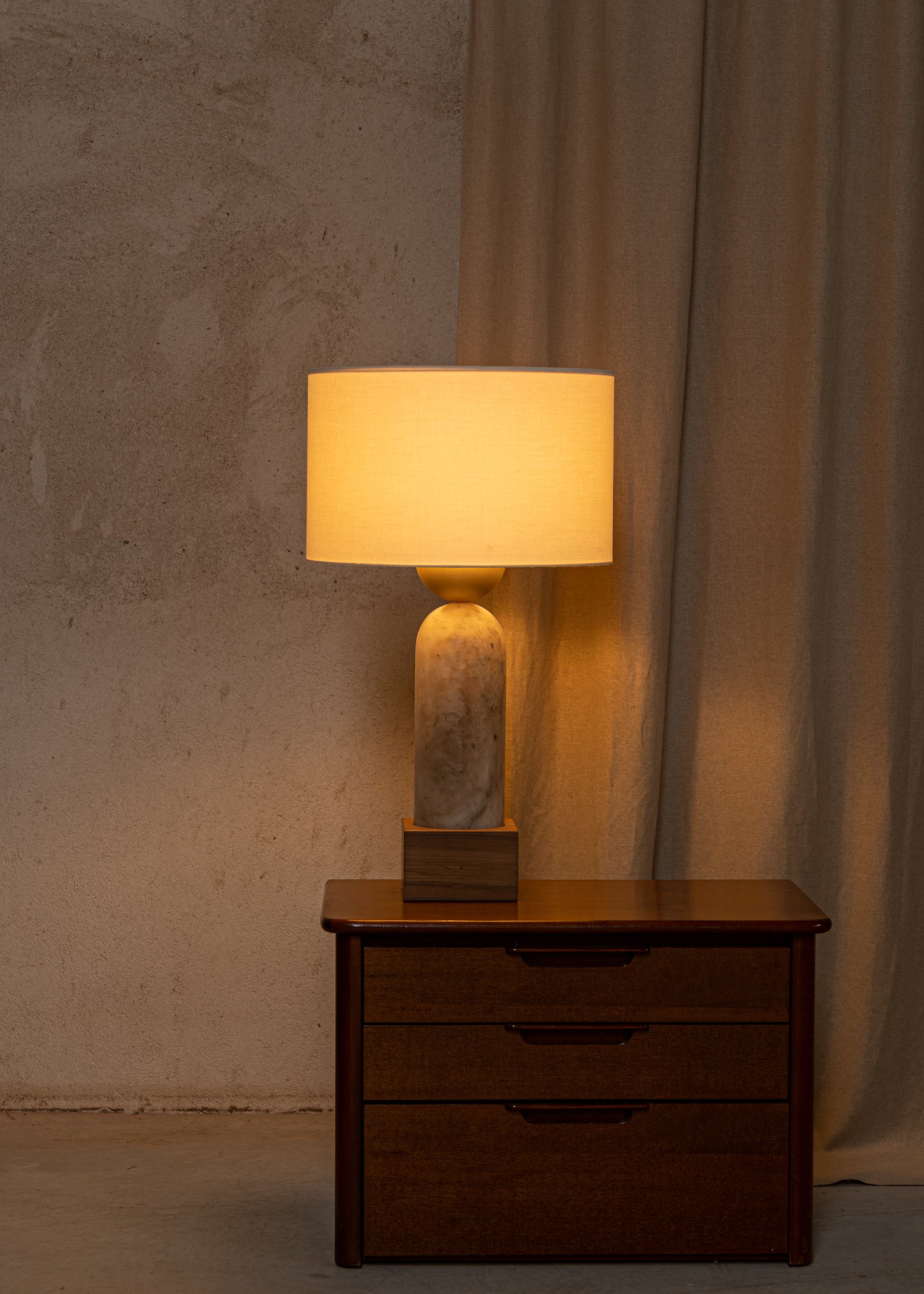 Tischlampe PEONA KELO dunkelbeige Alabaster